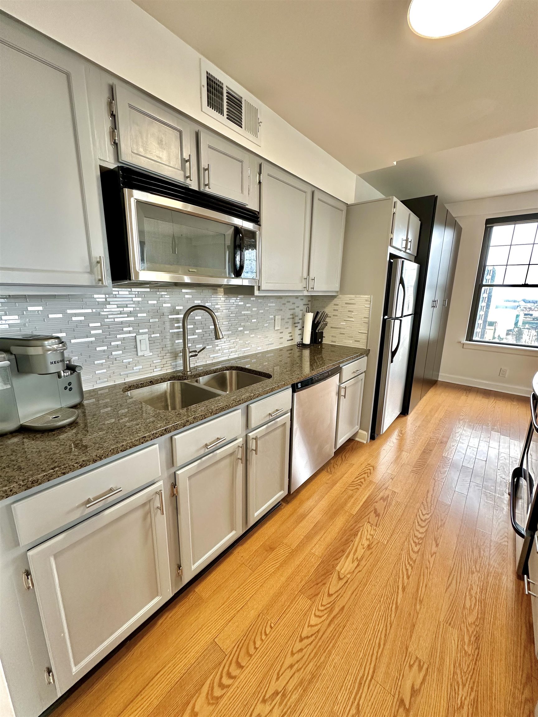 109 N MAIN ST Unit: 1105