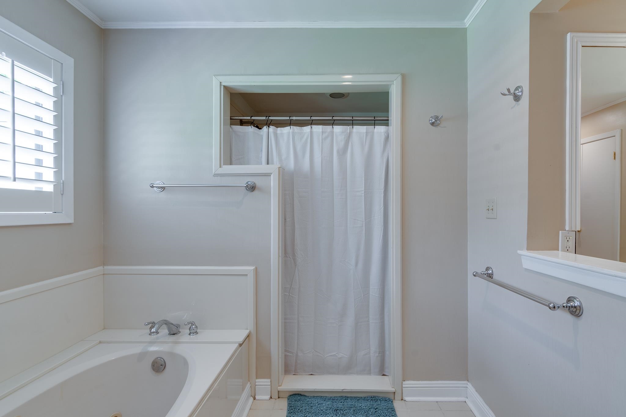 4288 CHARLESWOOD AVE