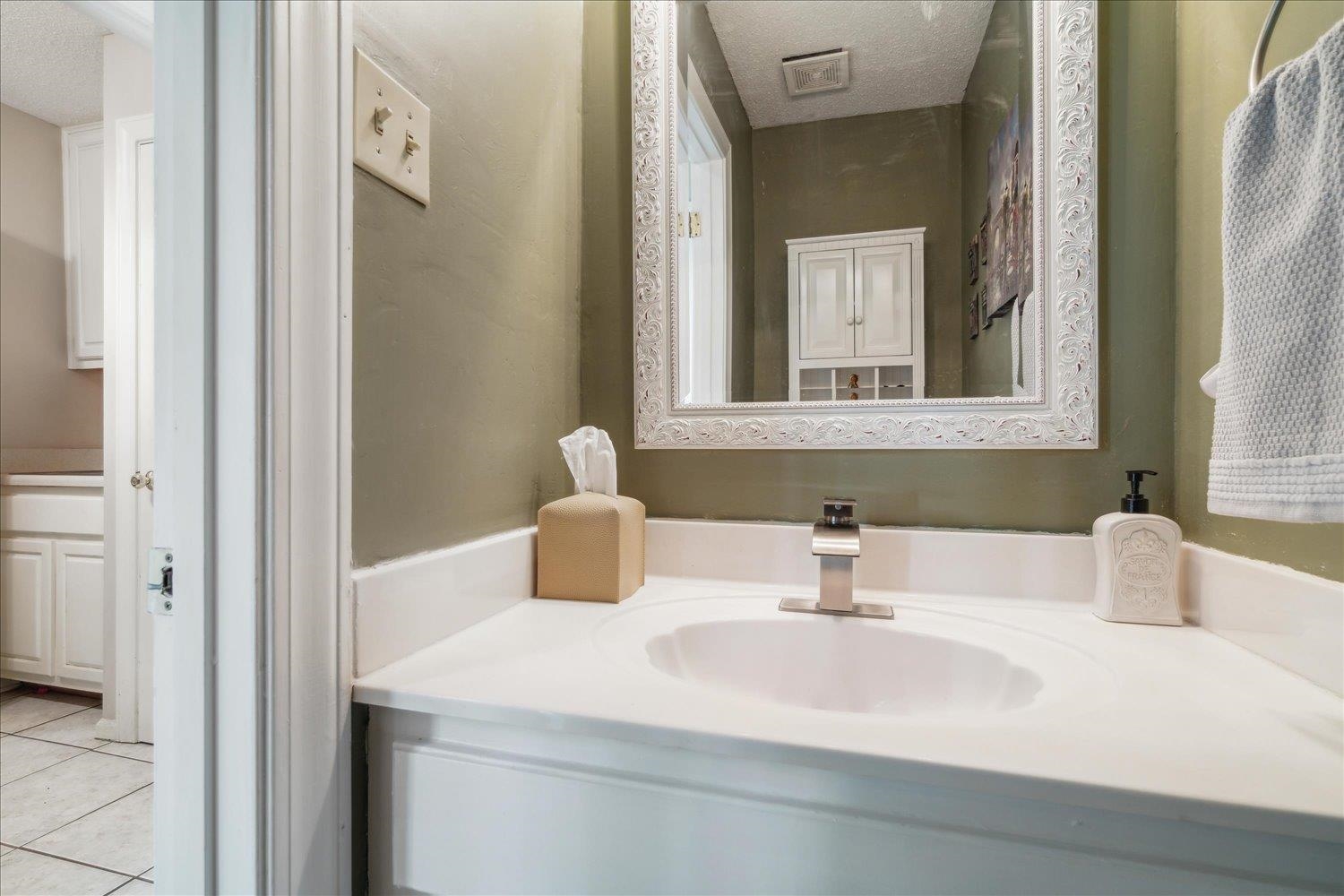 2696 HICKORY GLEN CV