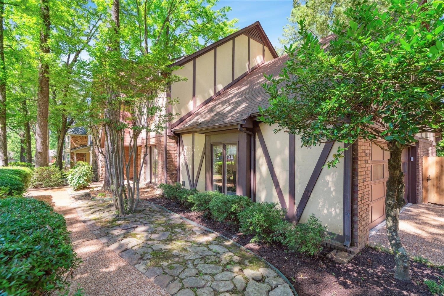 2696 HICKORY GLEN CV