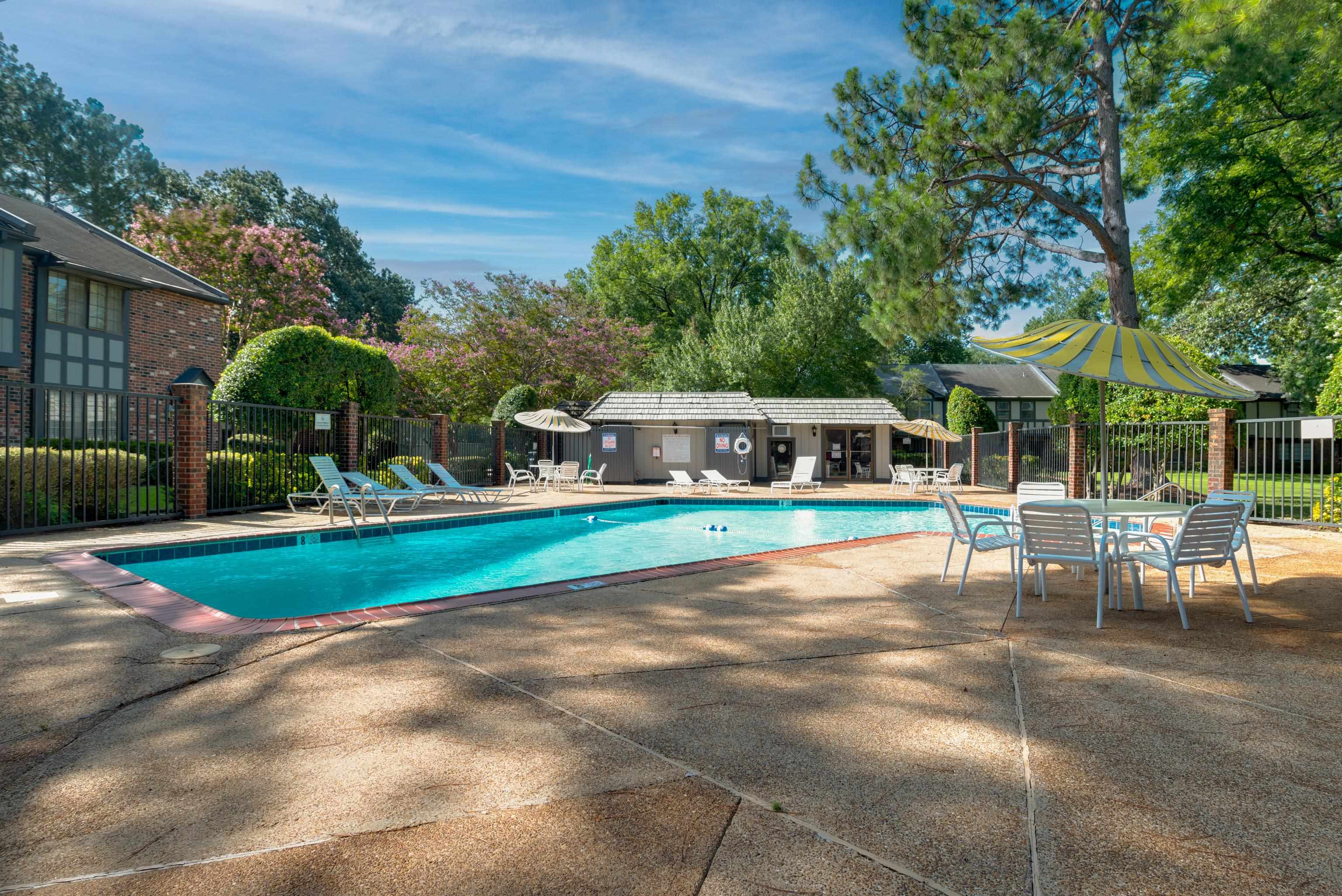 953 GREEN OAKS DR