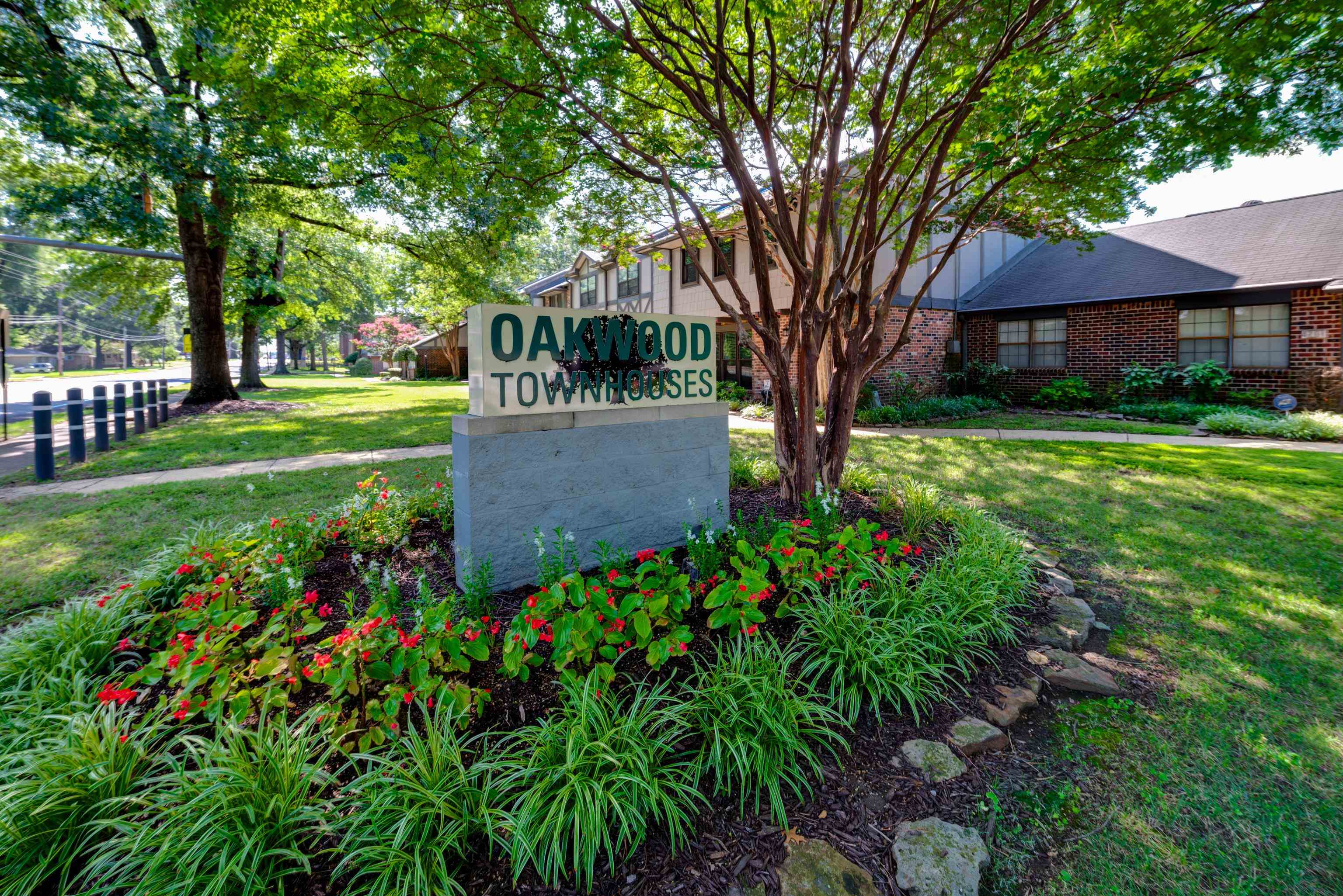 953 GREEN OAKS DR