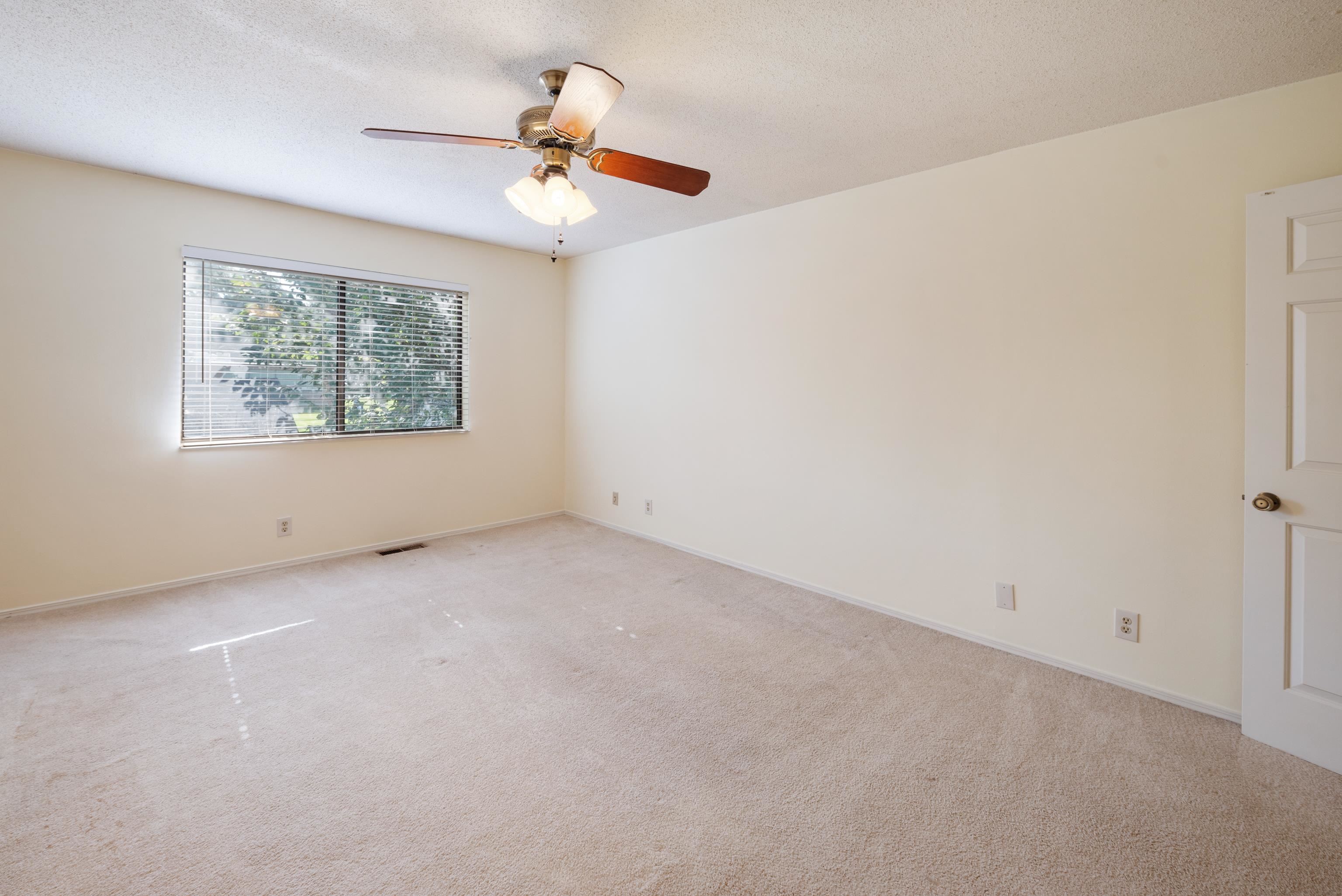 953 GREEN OAKS DR