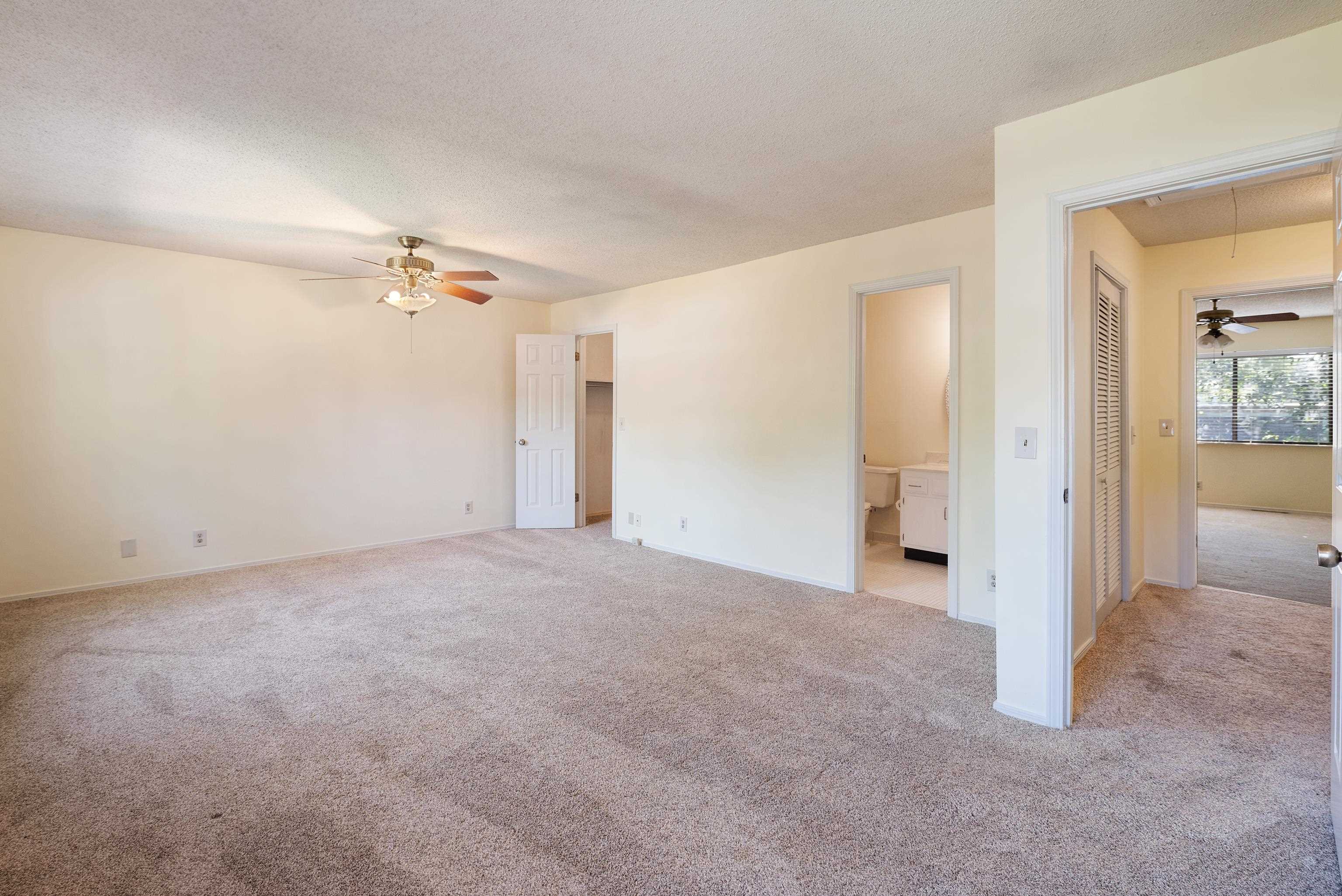 953 GREEN OAKS DR