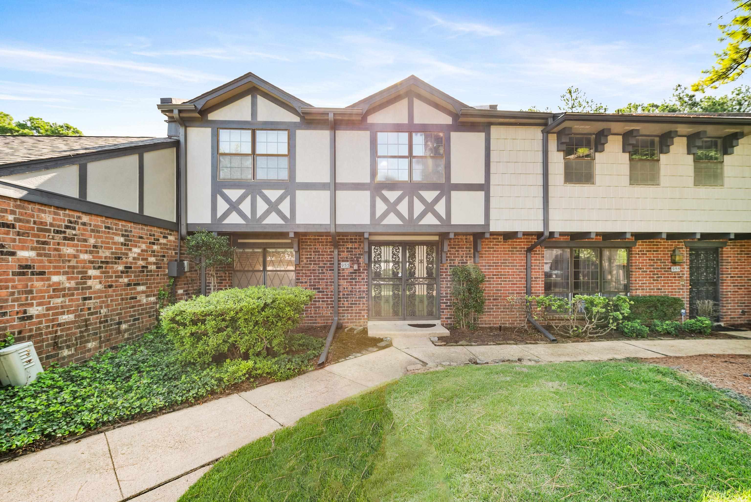 953 GREEN OAKS DR