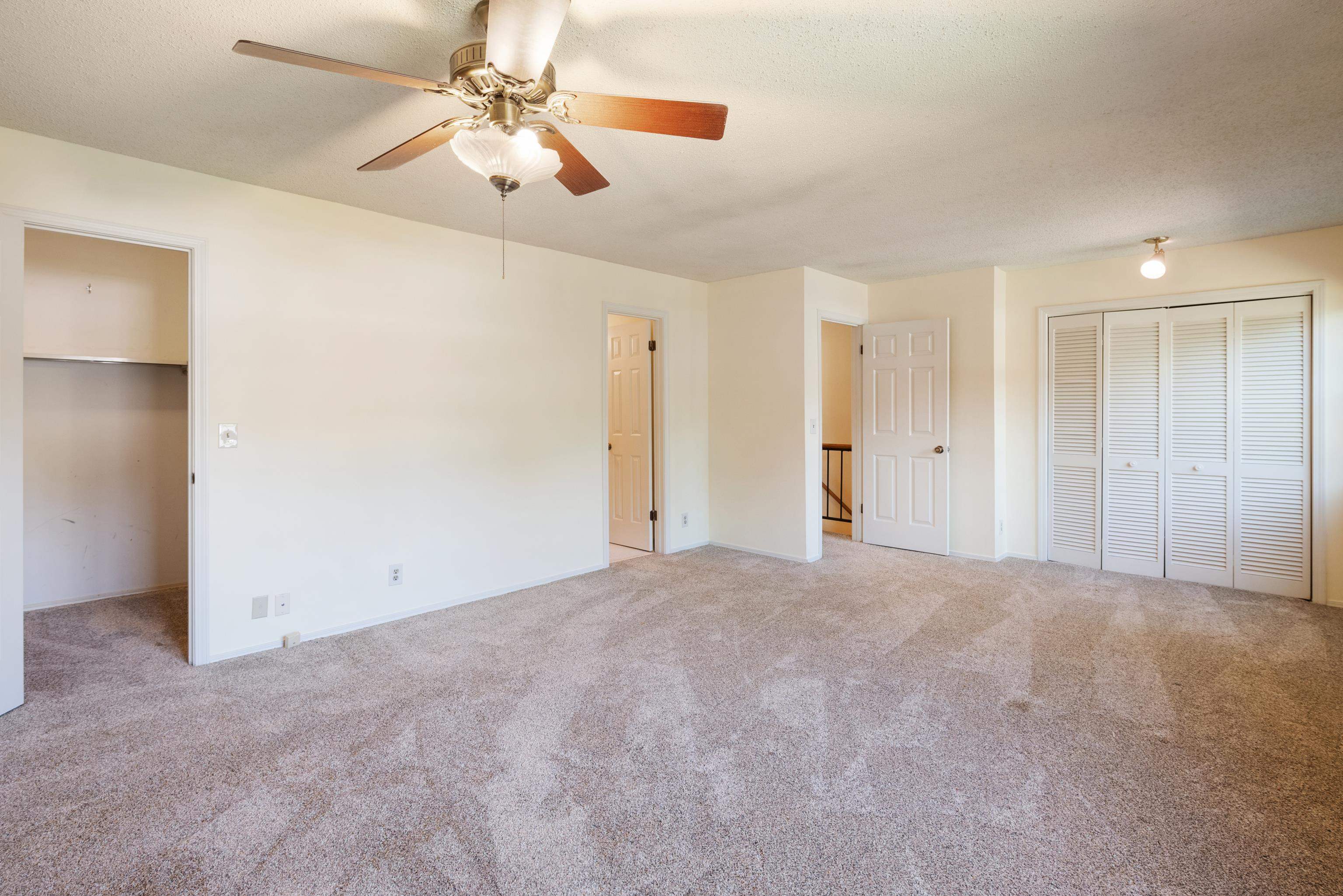 953 GREEN OAKS DR