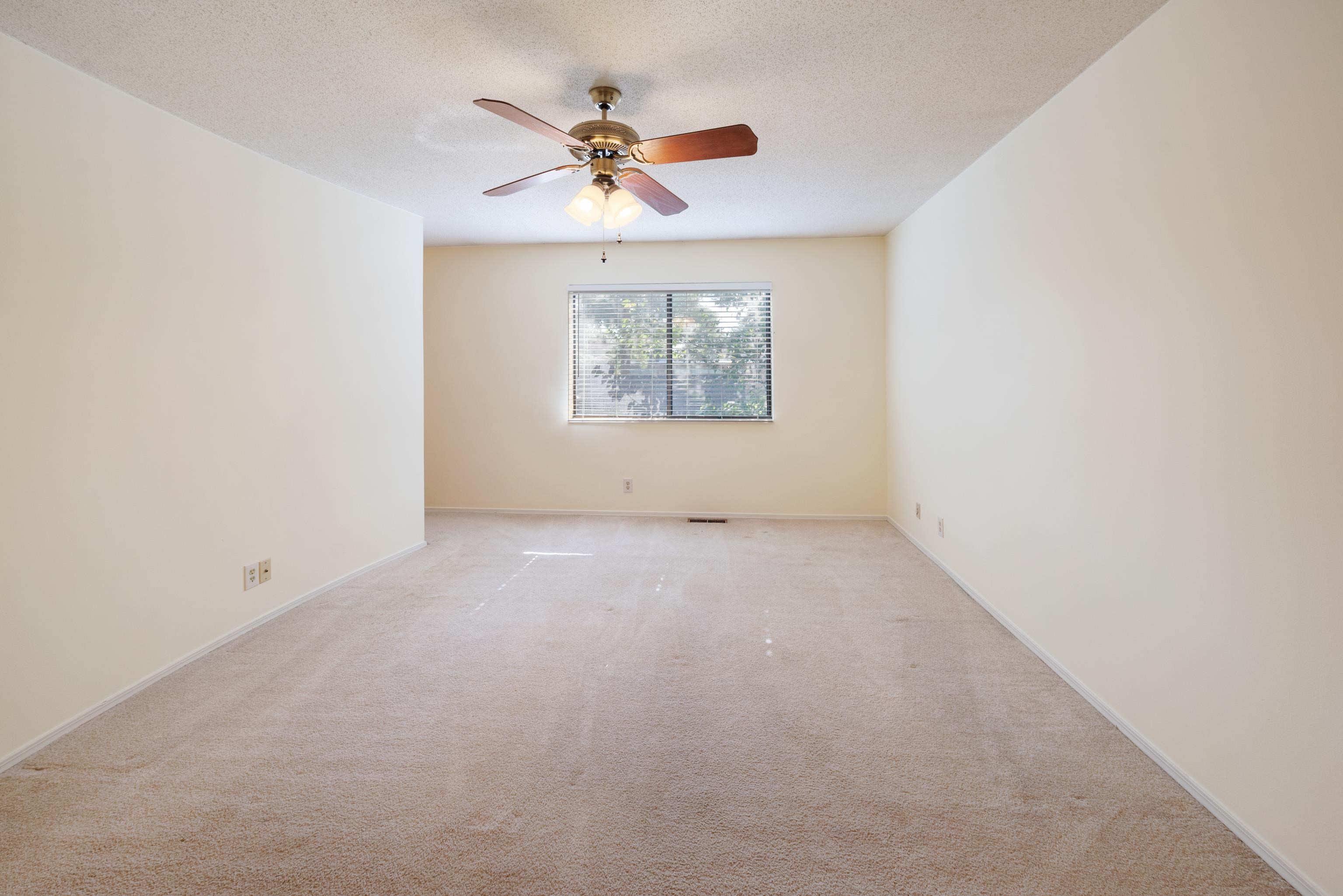 953 GREEN OAKS DR