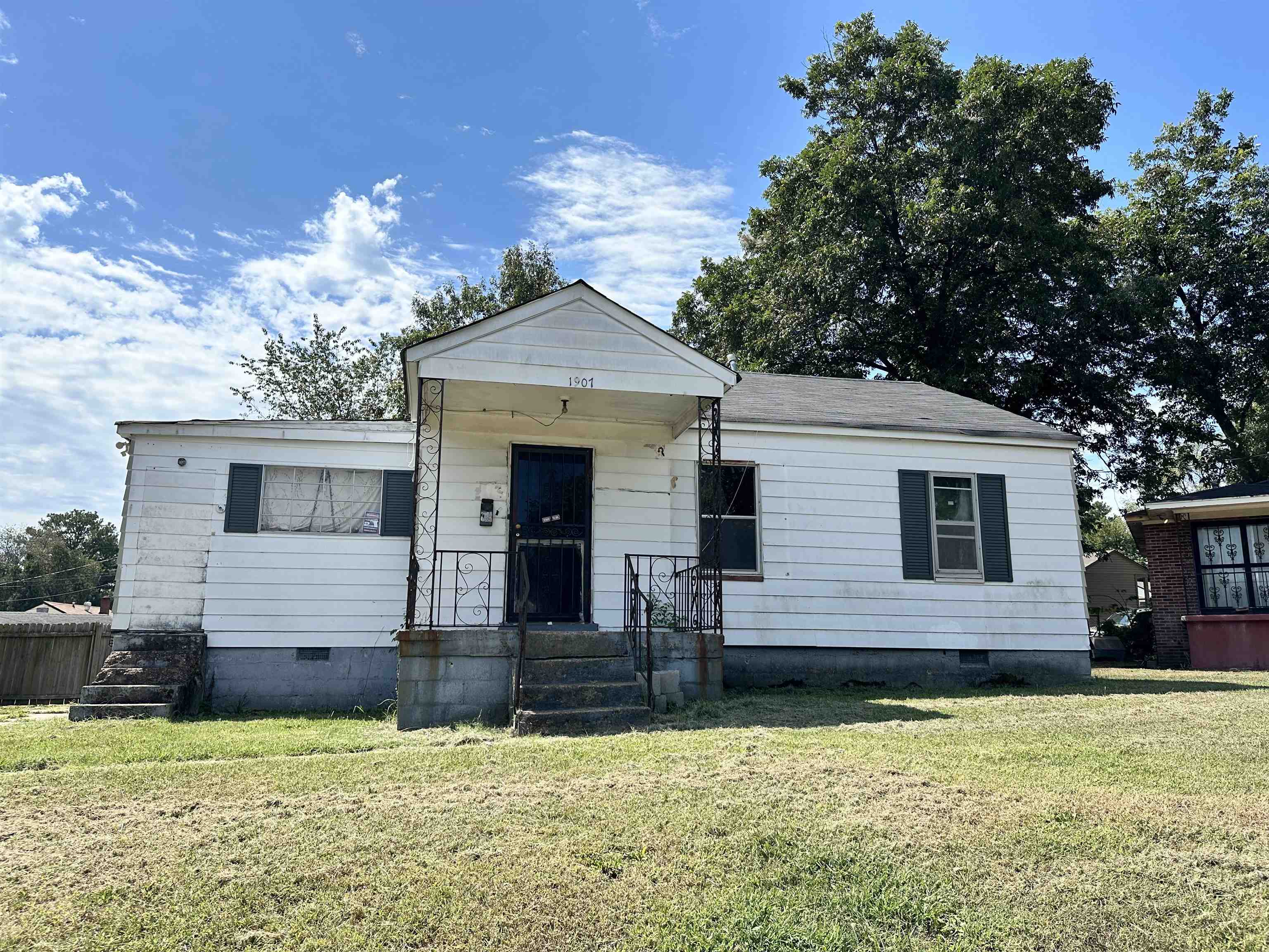 1907 BOYLE AVE