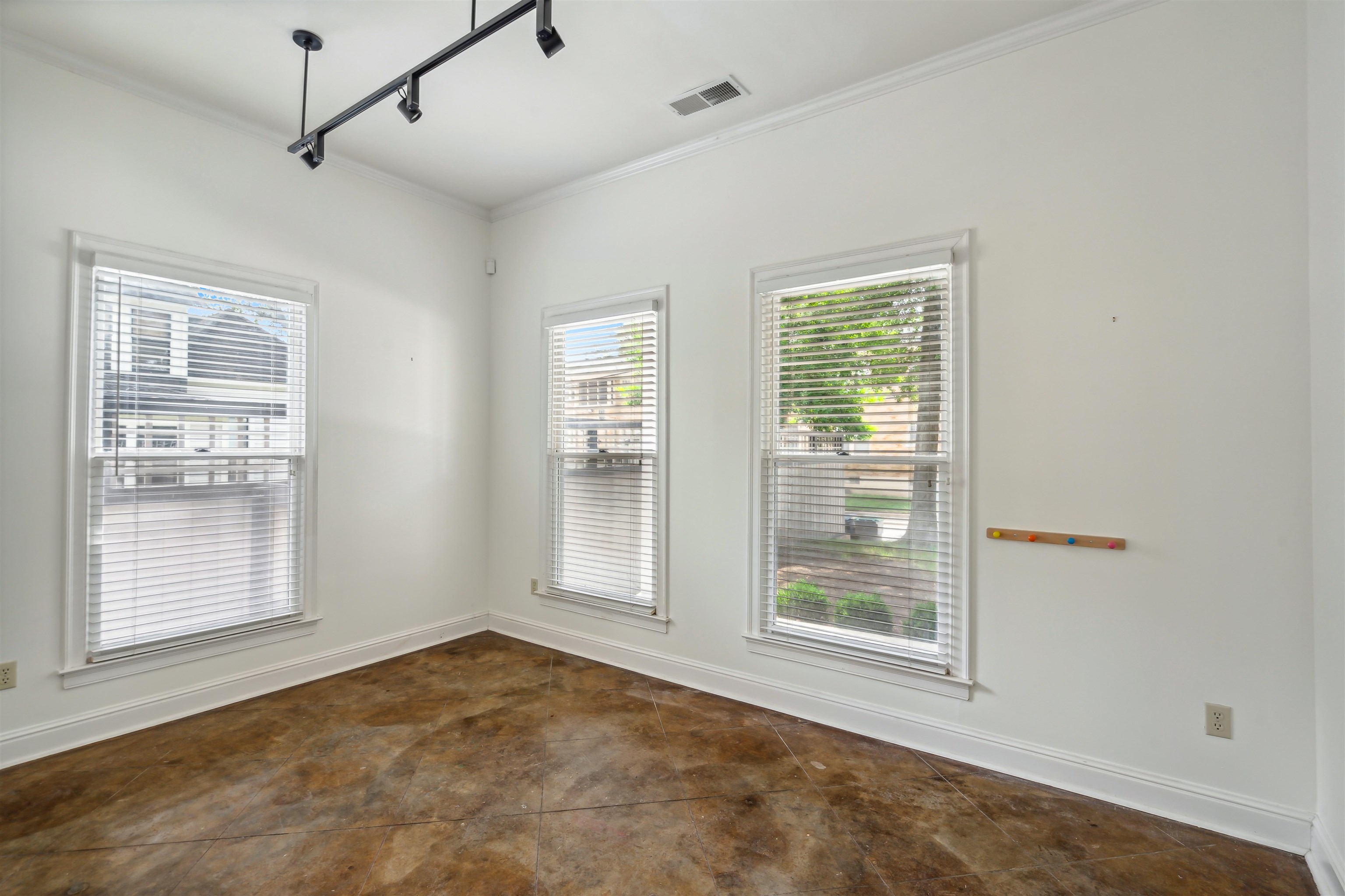 1814 LINDEN AVE