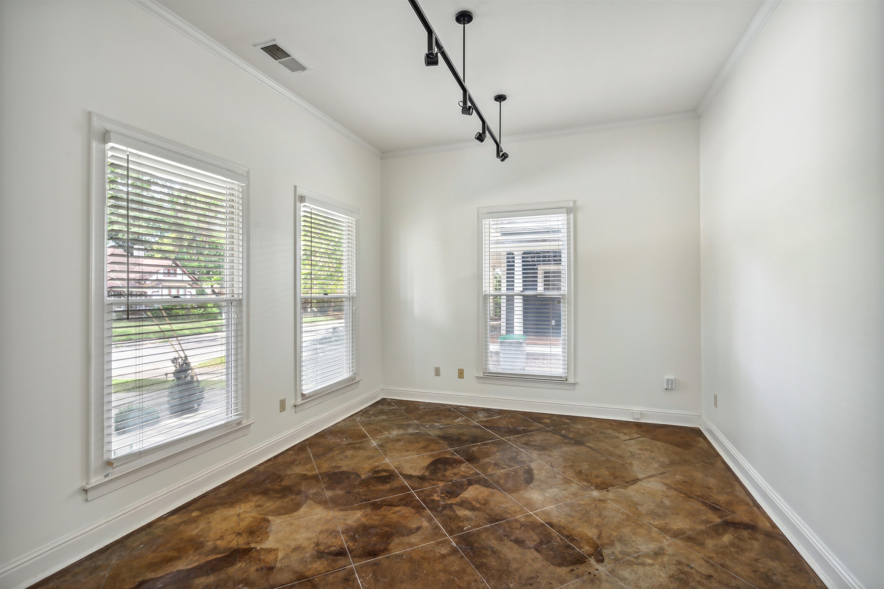1814 LINDEN AVE