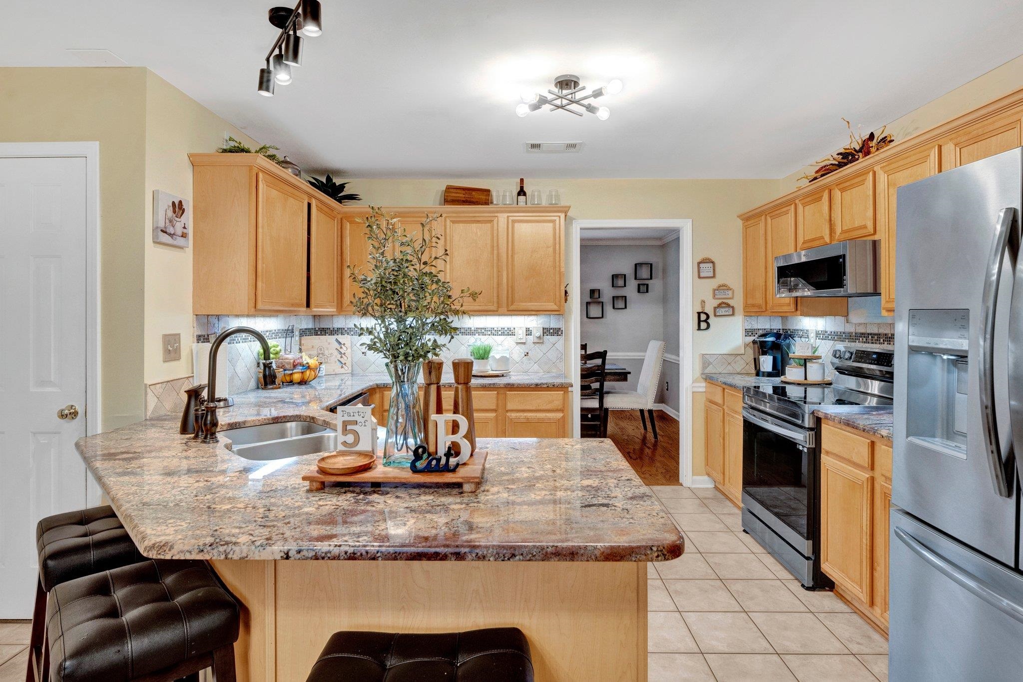 327 MAYHURST LN