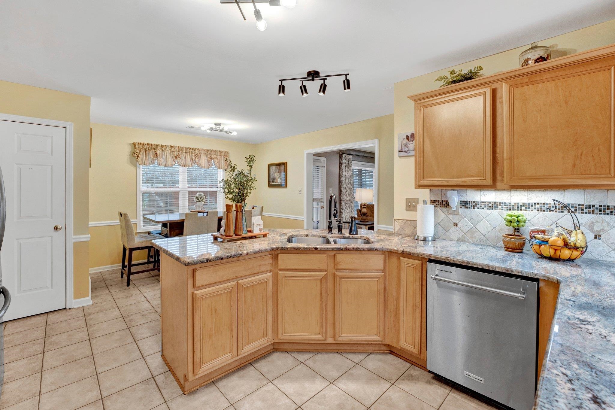 327 MAYHURST LN