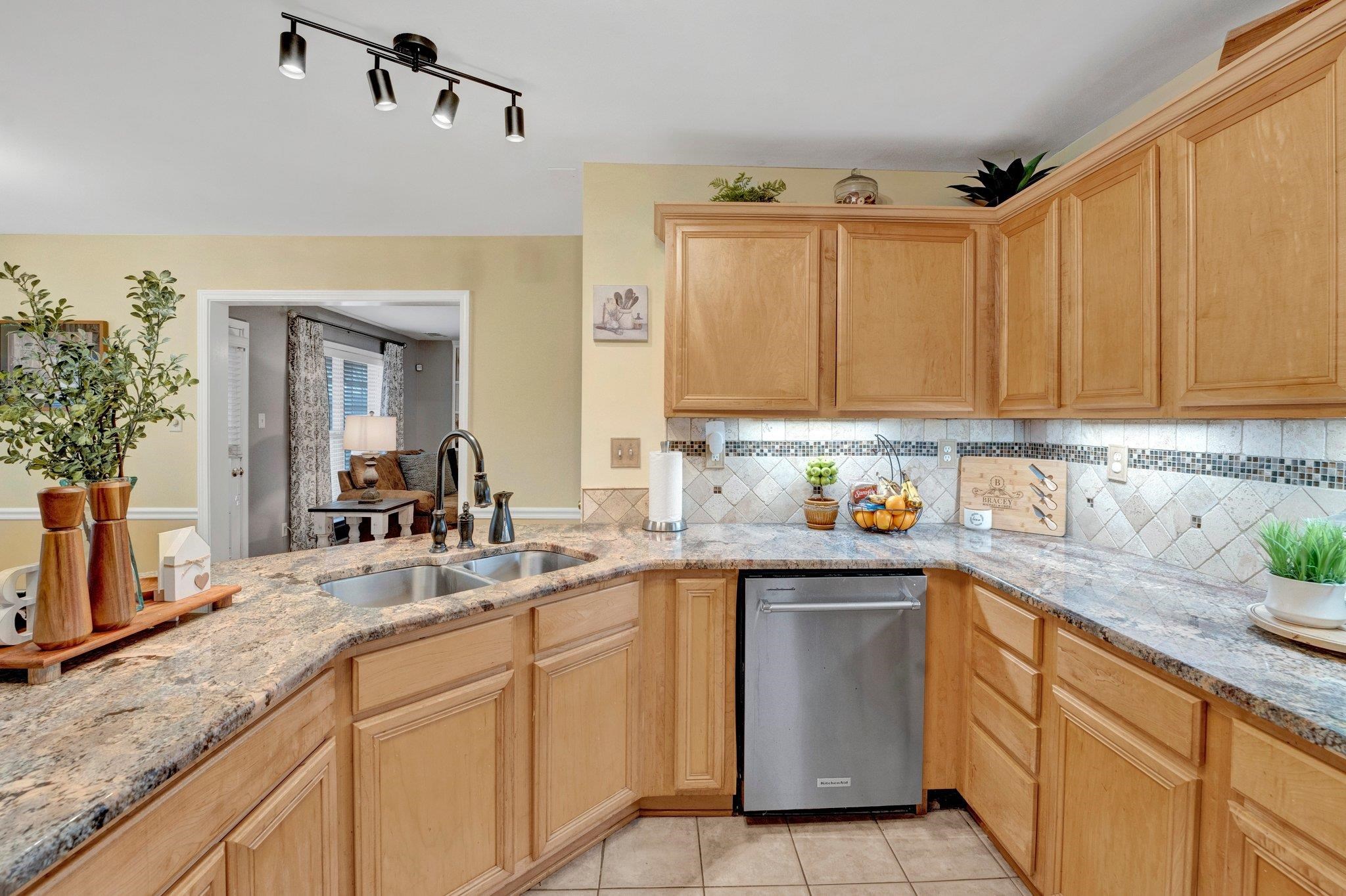 327 MAYHURST LN