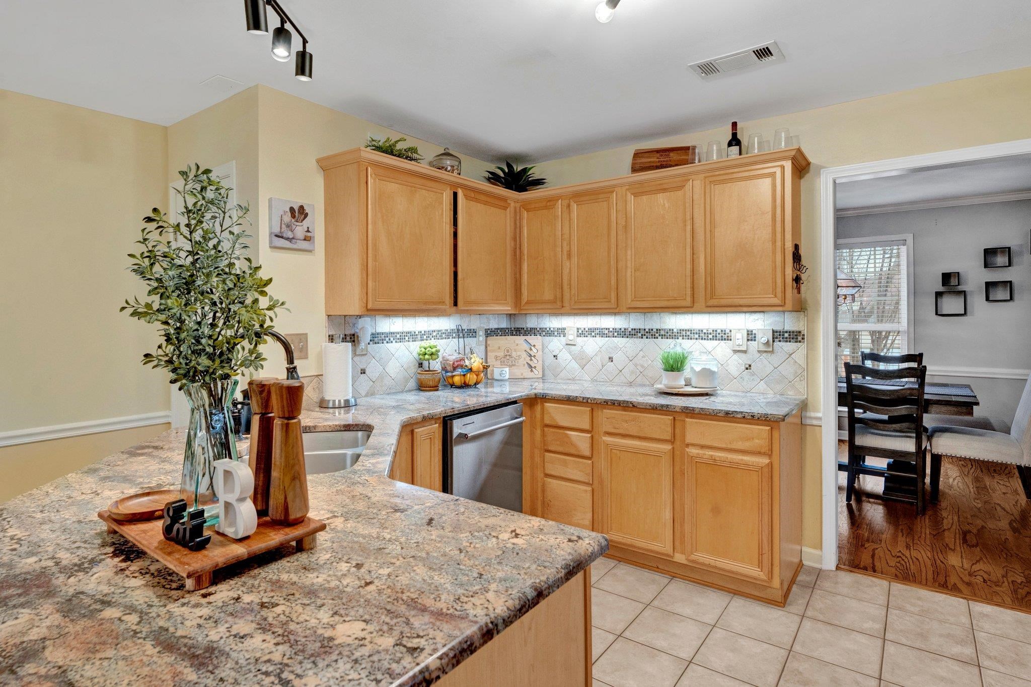 327 MAYHURST LN