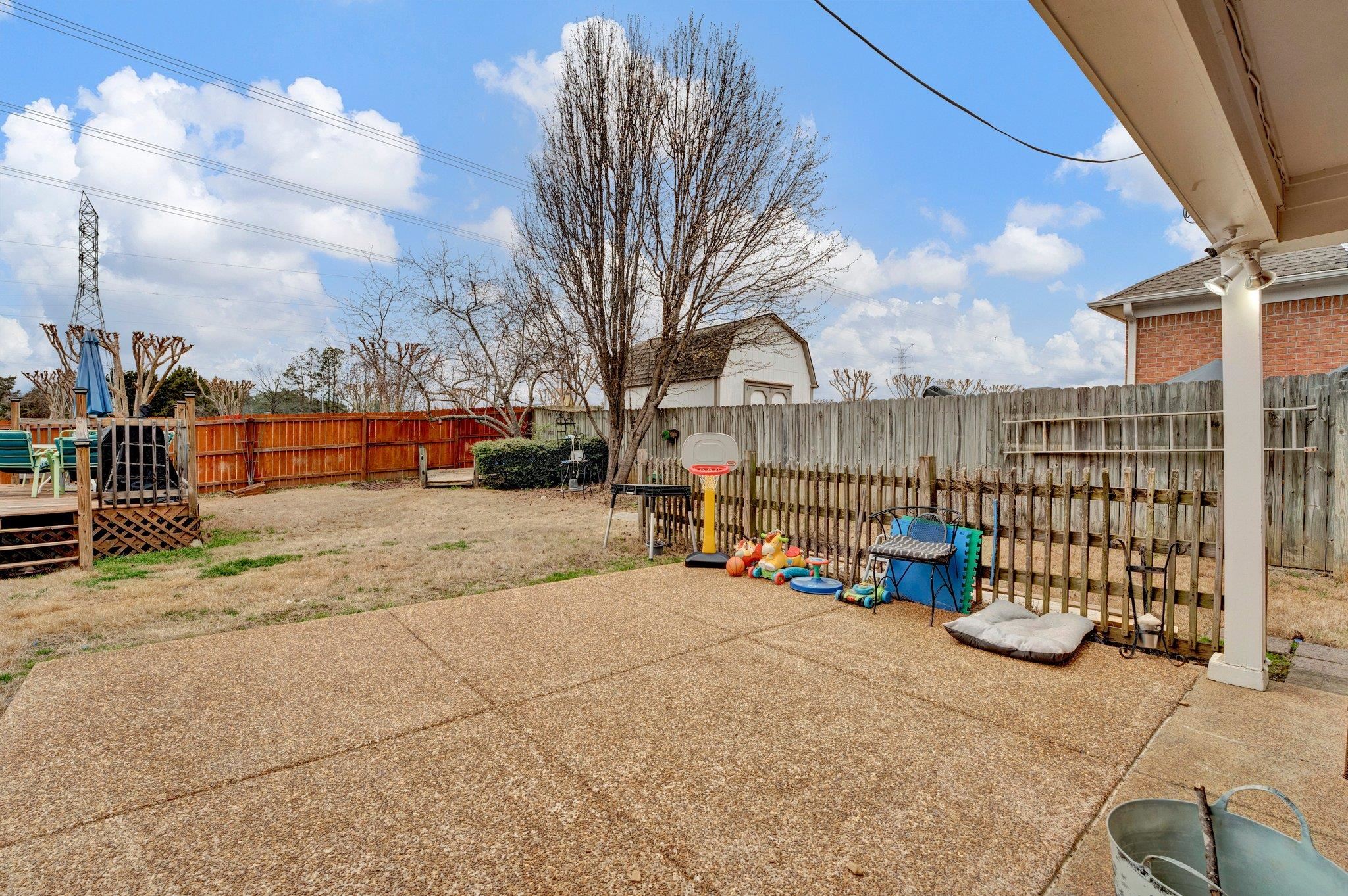 327 MAYHURST LN