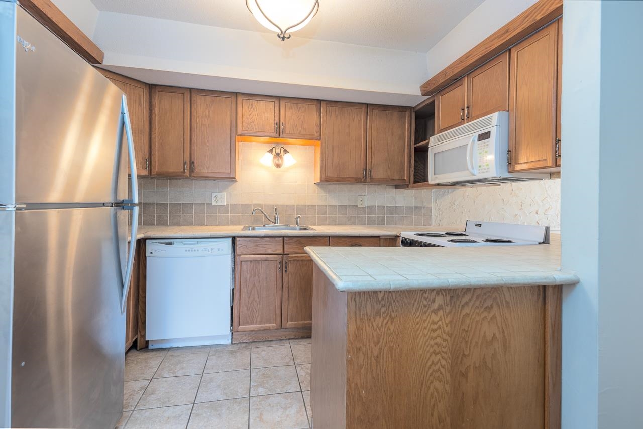 6586 S POPLAR WOODS CIR Unit: 4