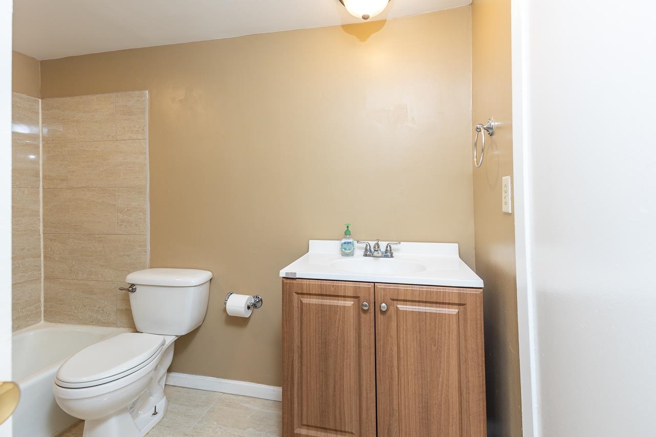 6586 S POPLAR WOODS CIR Unit: 4