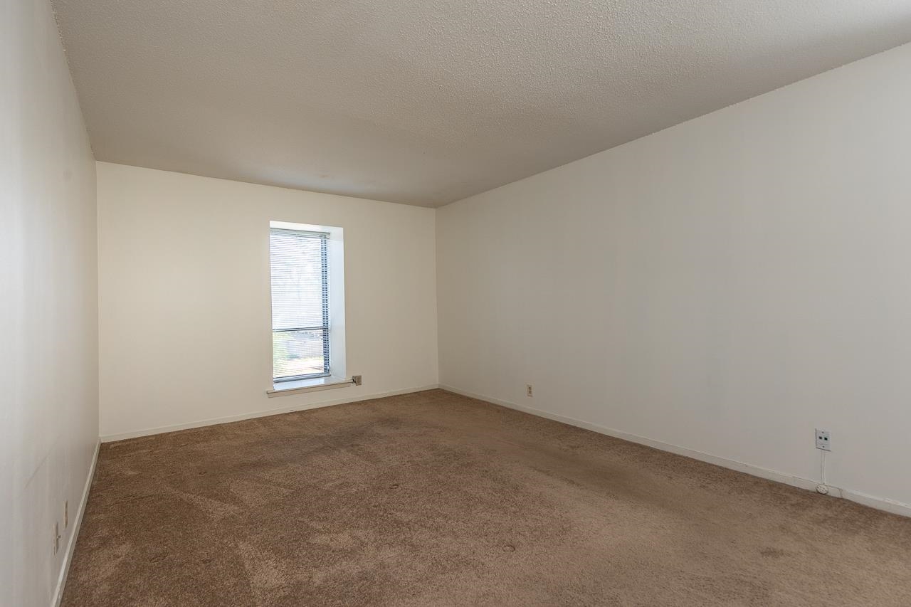 6586 S POPLAR WOODS CIR Unit: 4