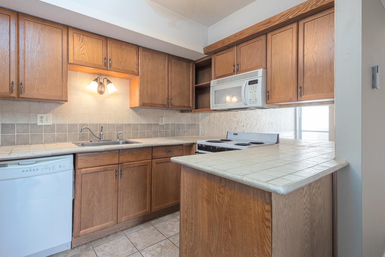 6586 S POPLAR WOODS CIR Unit: 4