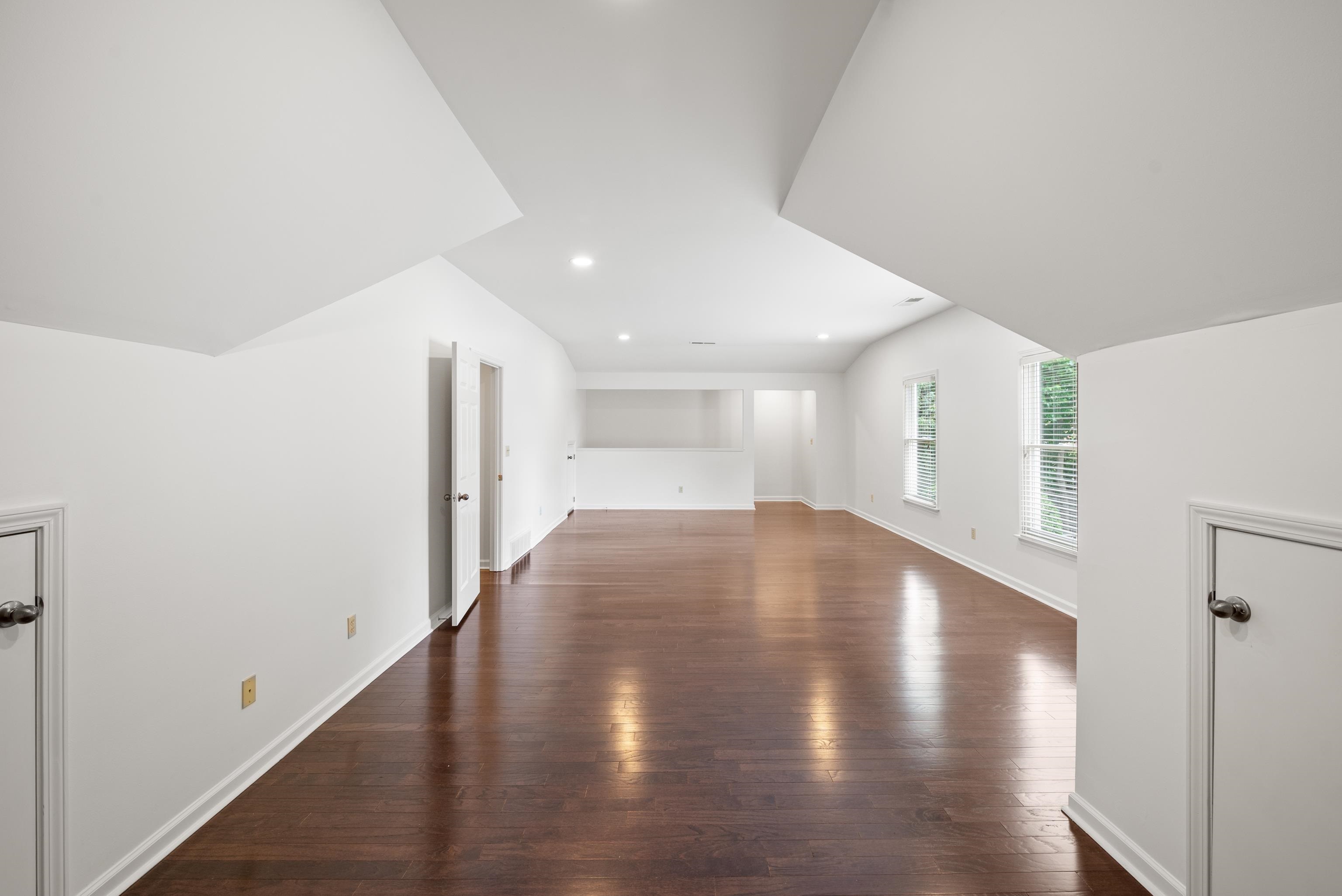 2073 W HOUSTON WAY