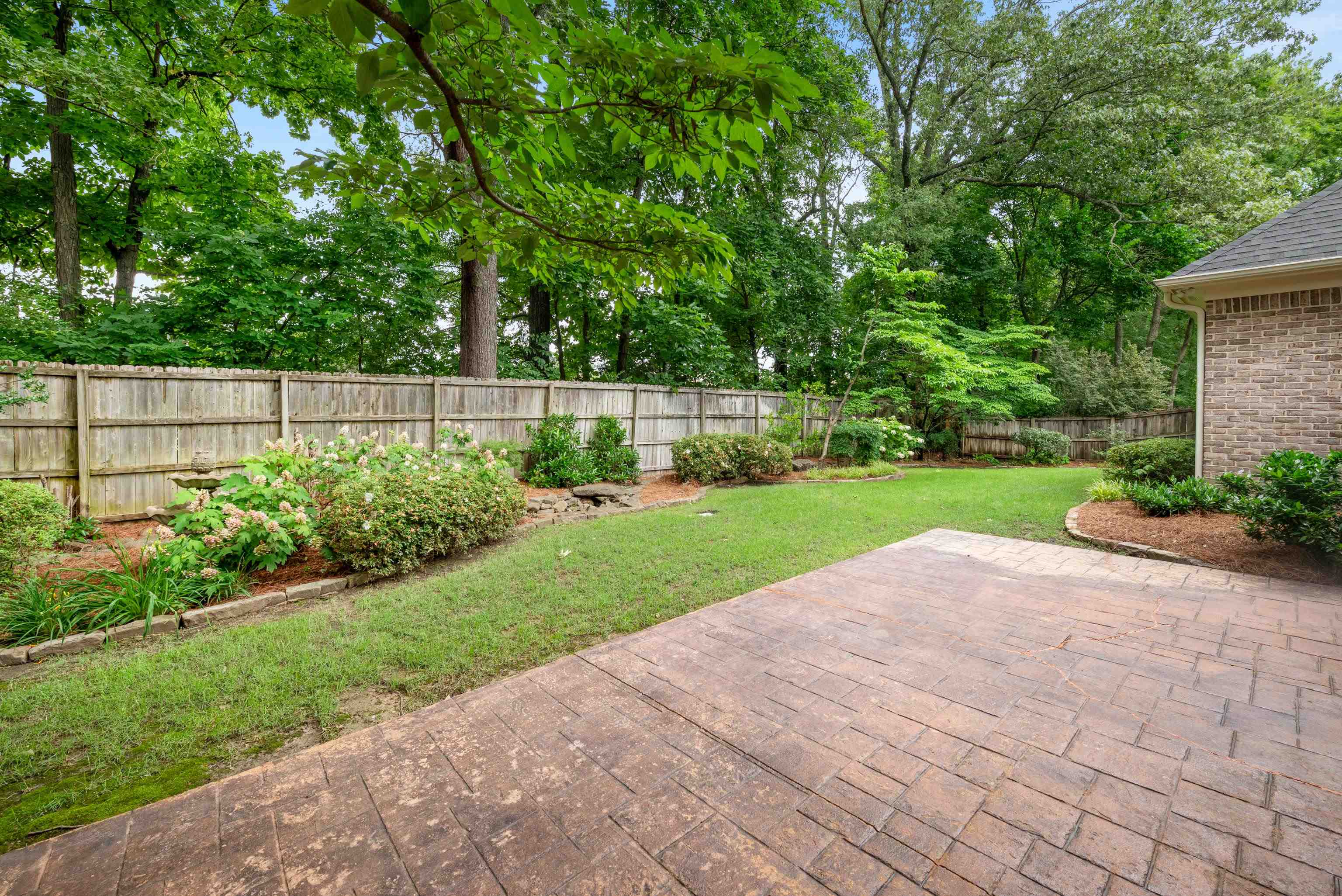 2073 W HOUSTON WAY