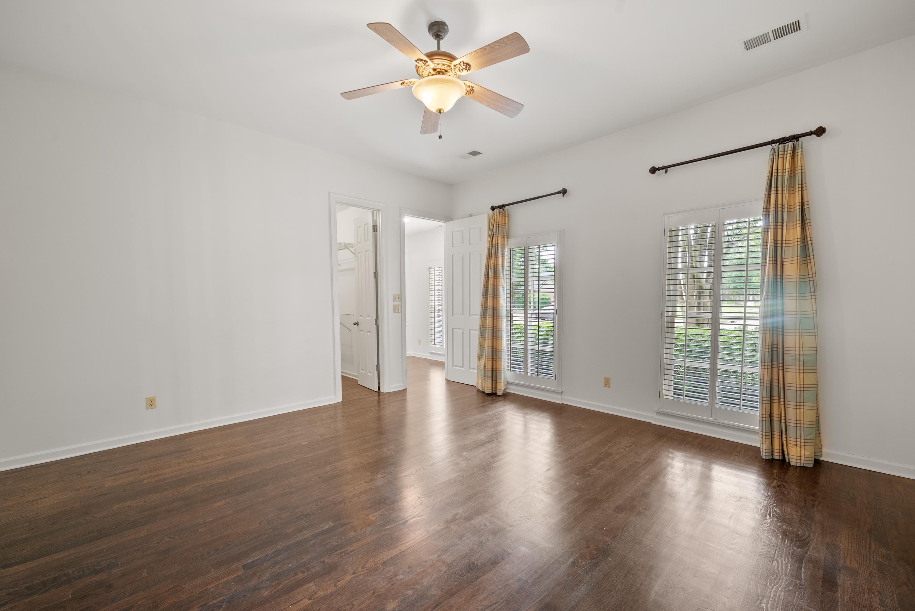 2073 W HOUSTON WAY
