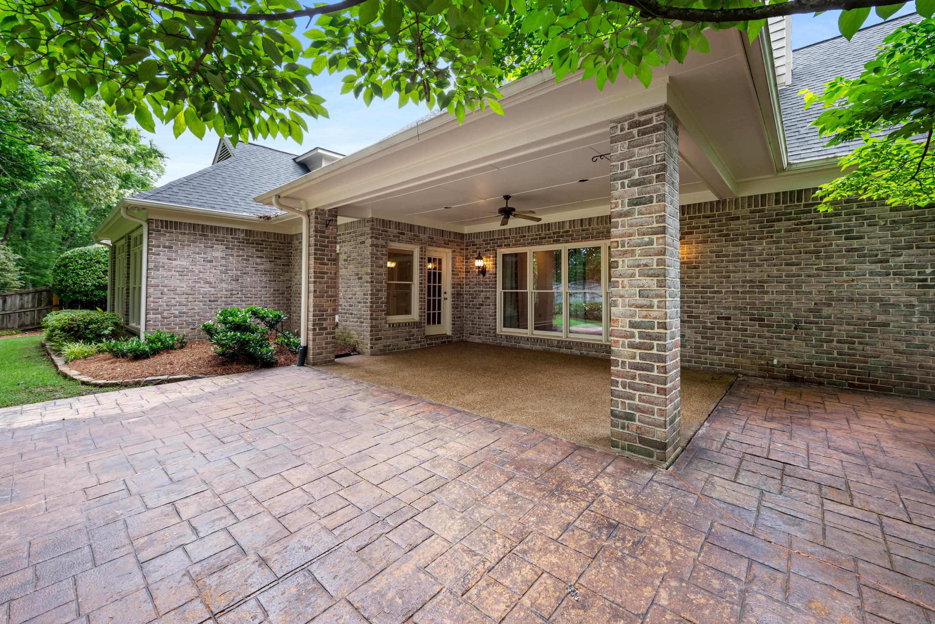 2073 W HOUSTON WAY
