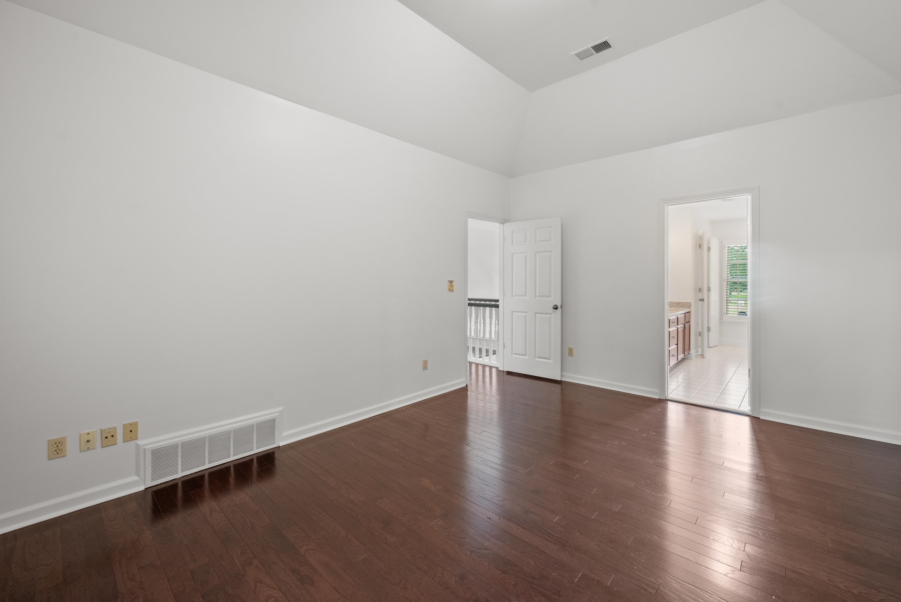 2073 W HOUSTON WAY