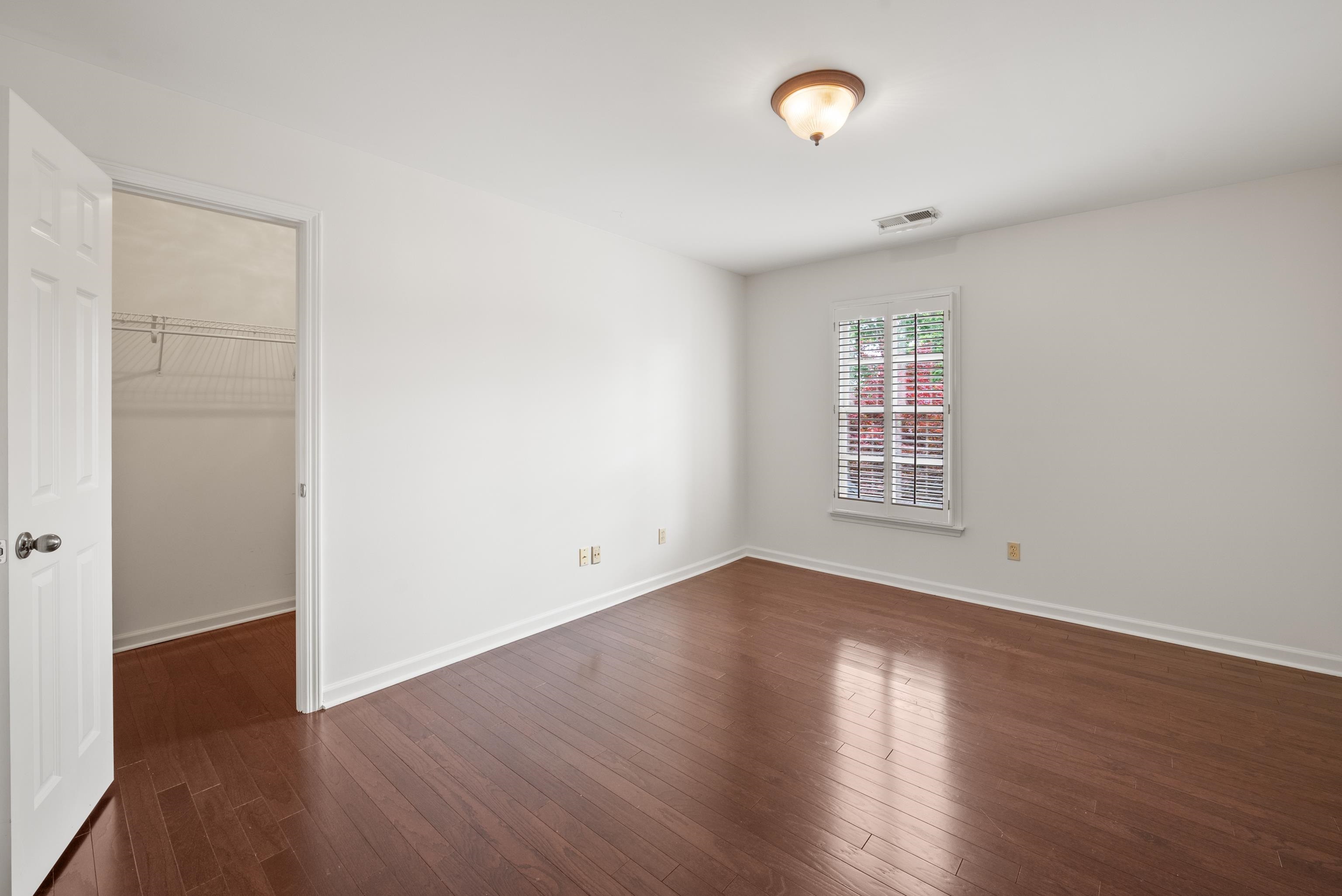 2073 W HOUSTON WAY
