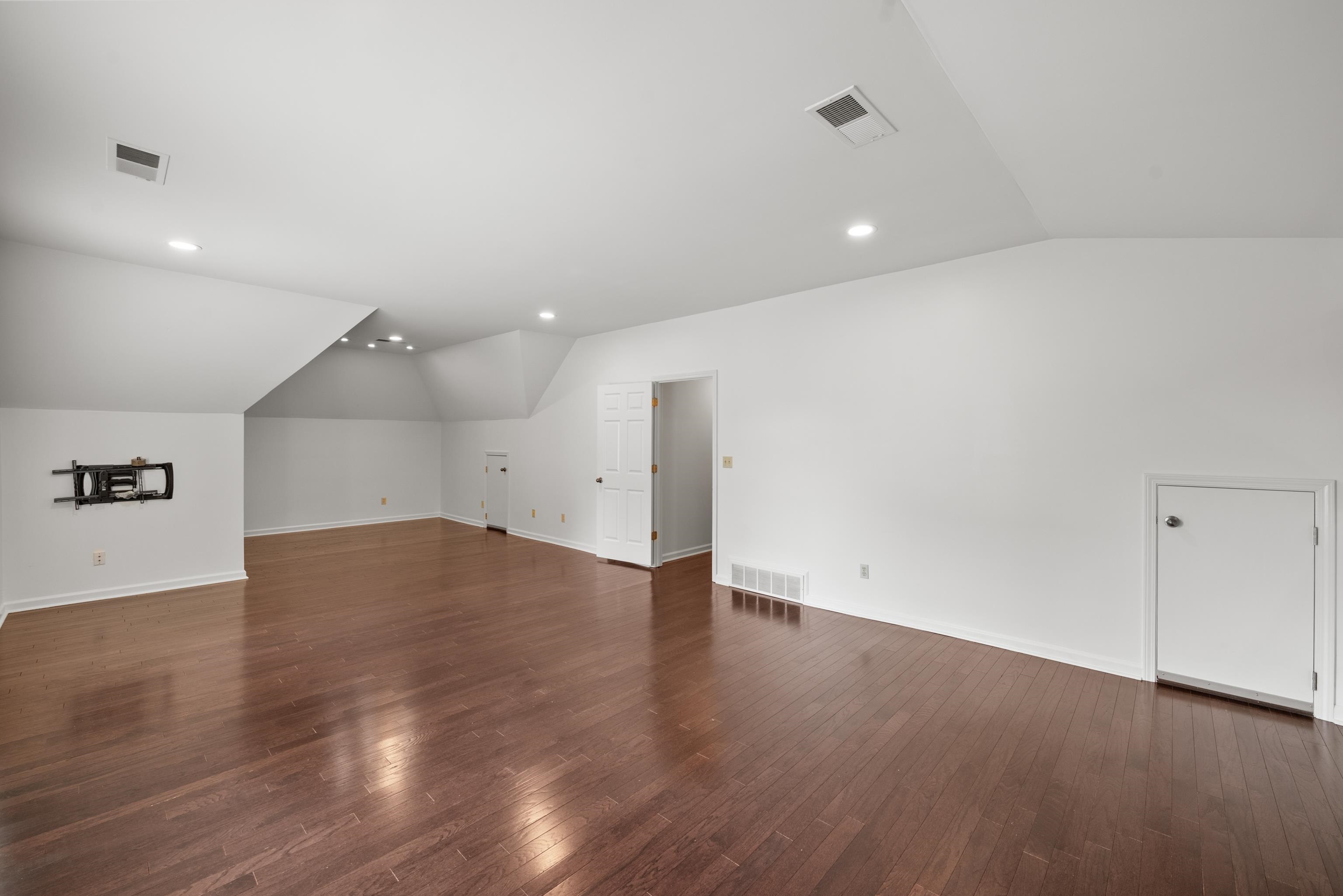 2073 W HOUSTON WAY