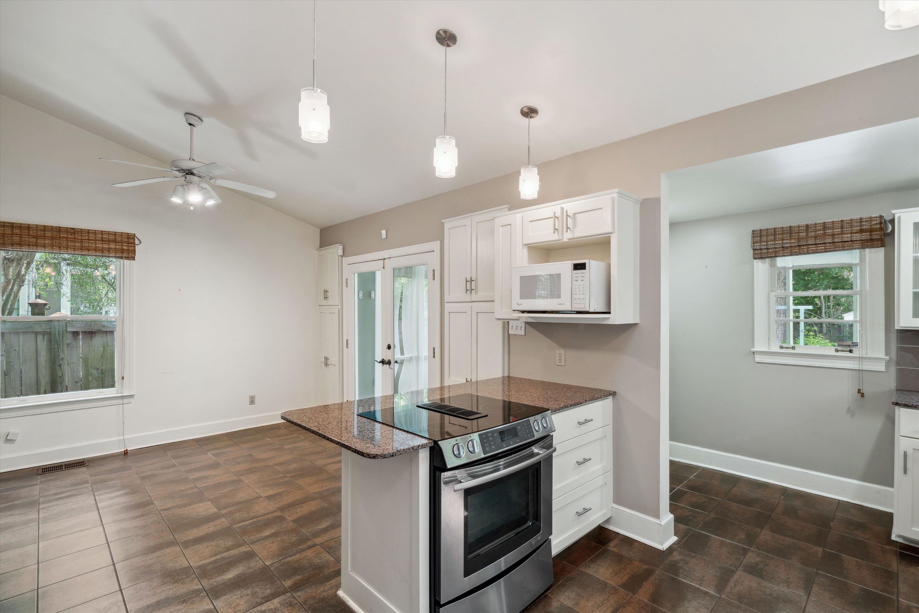 1998 COURTLAND PL