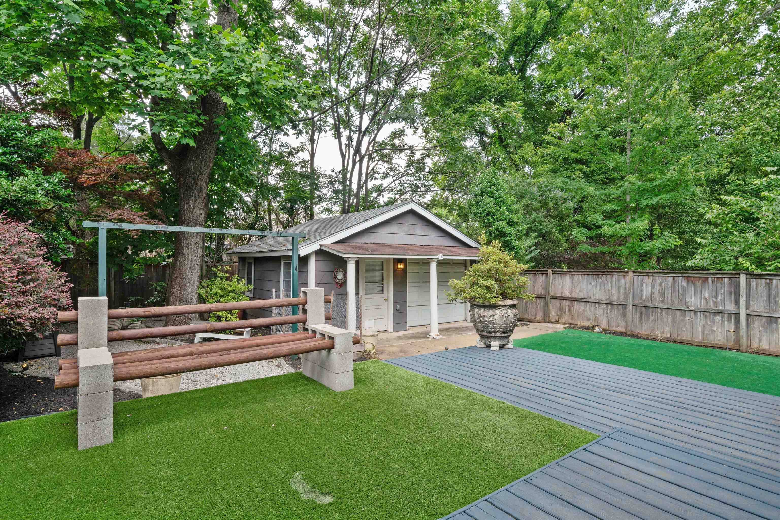 1998 COURTLAND PL