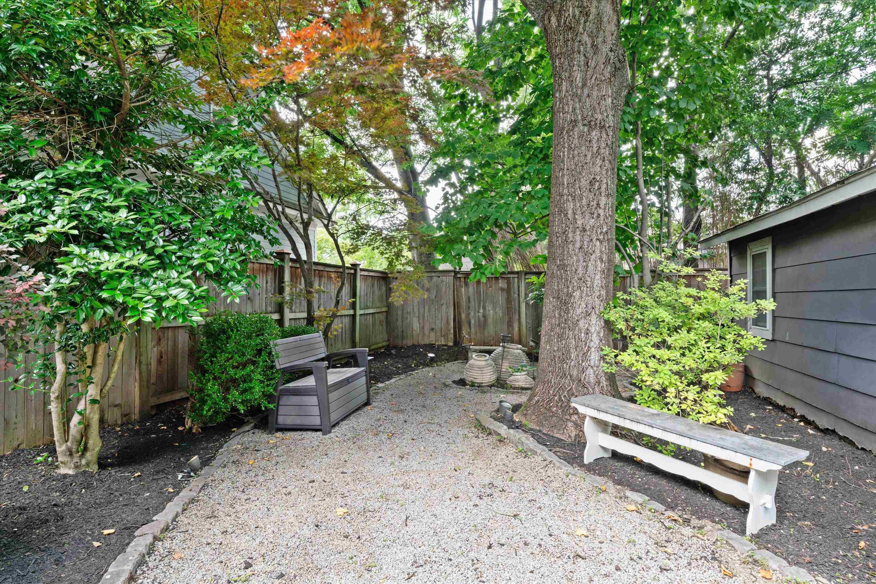 1998 COURTLAND PL