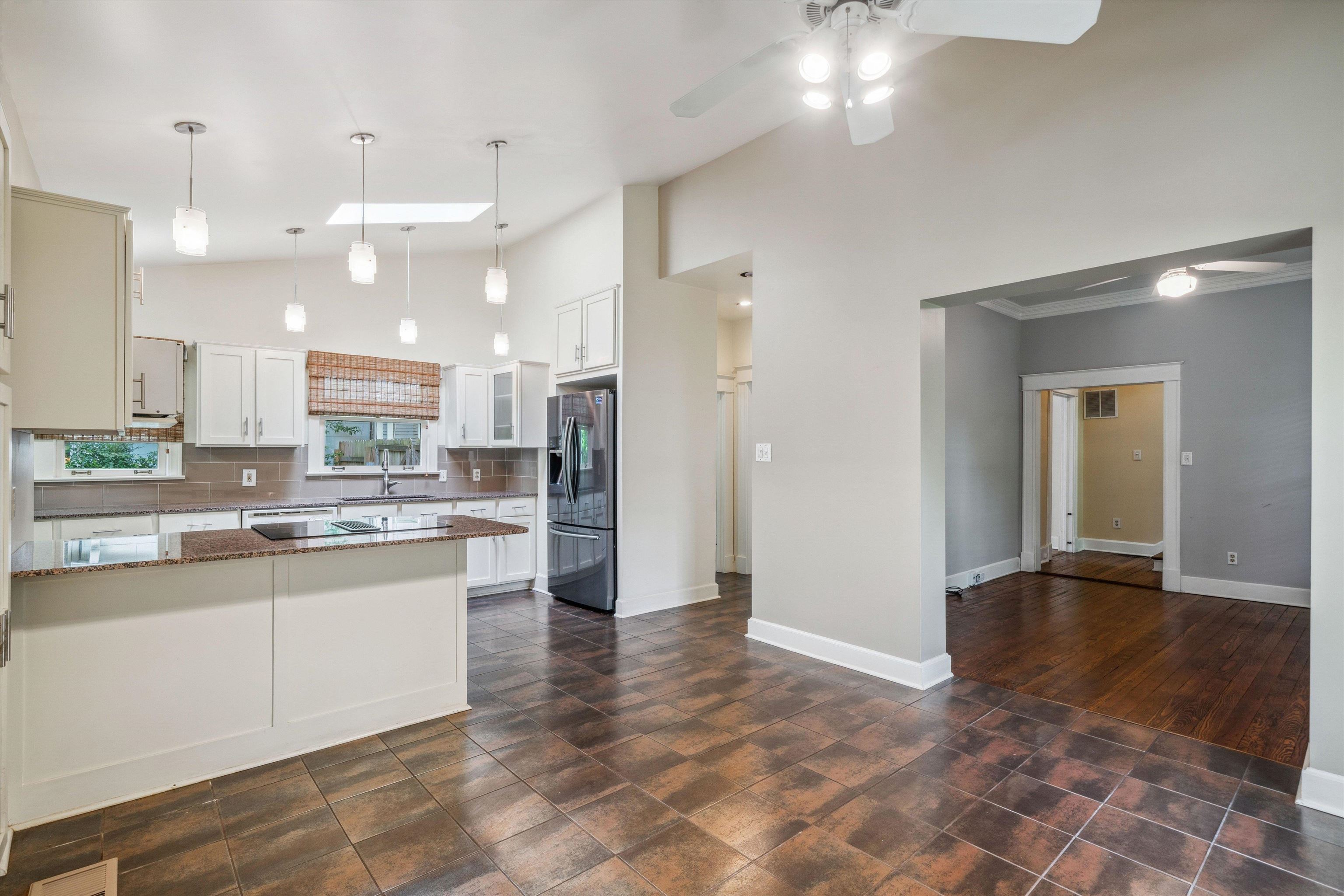 1998 COURTLAND PL
