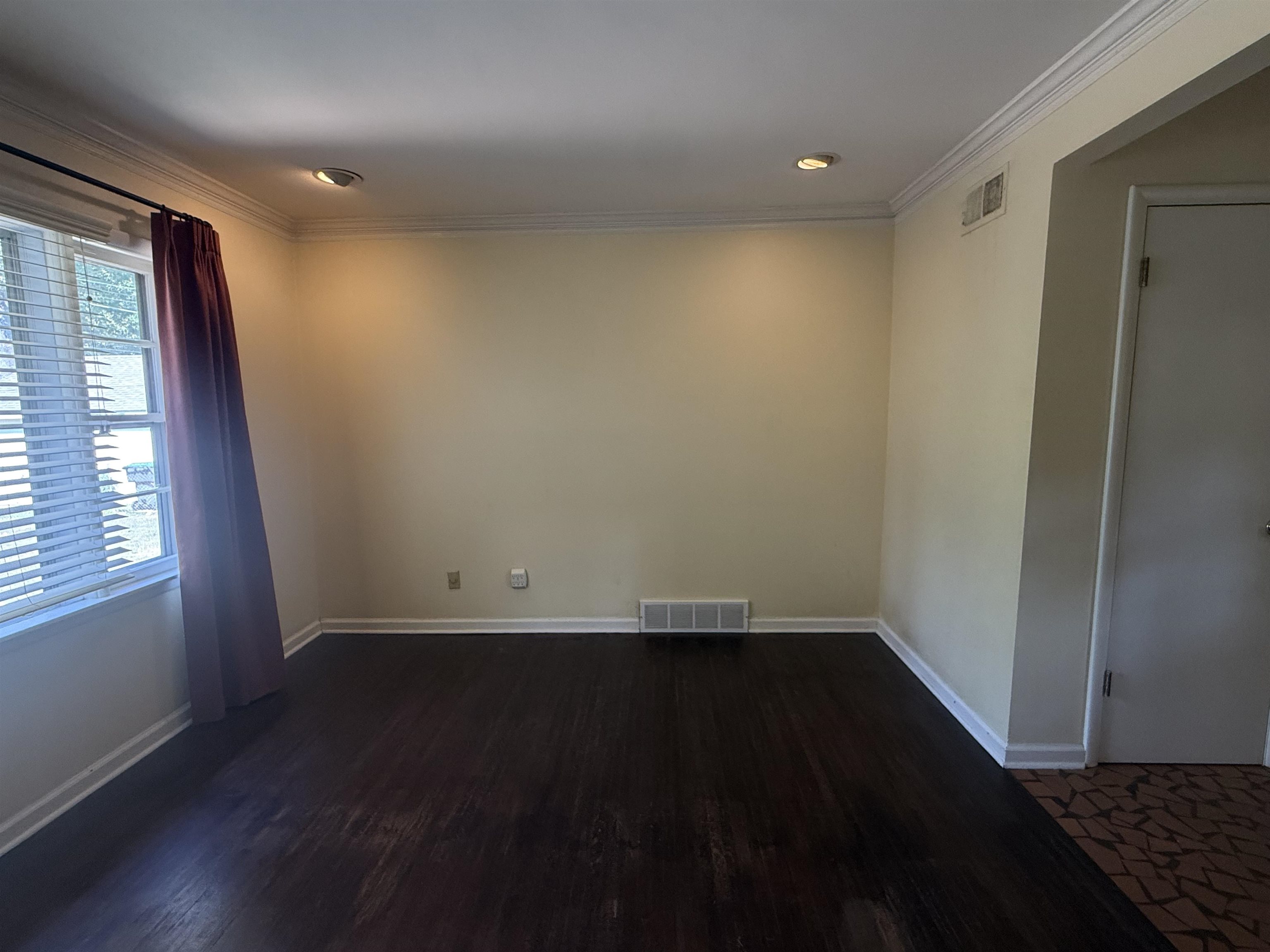 365 LEONORA DR