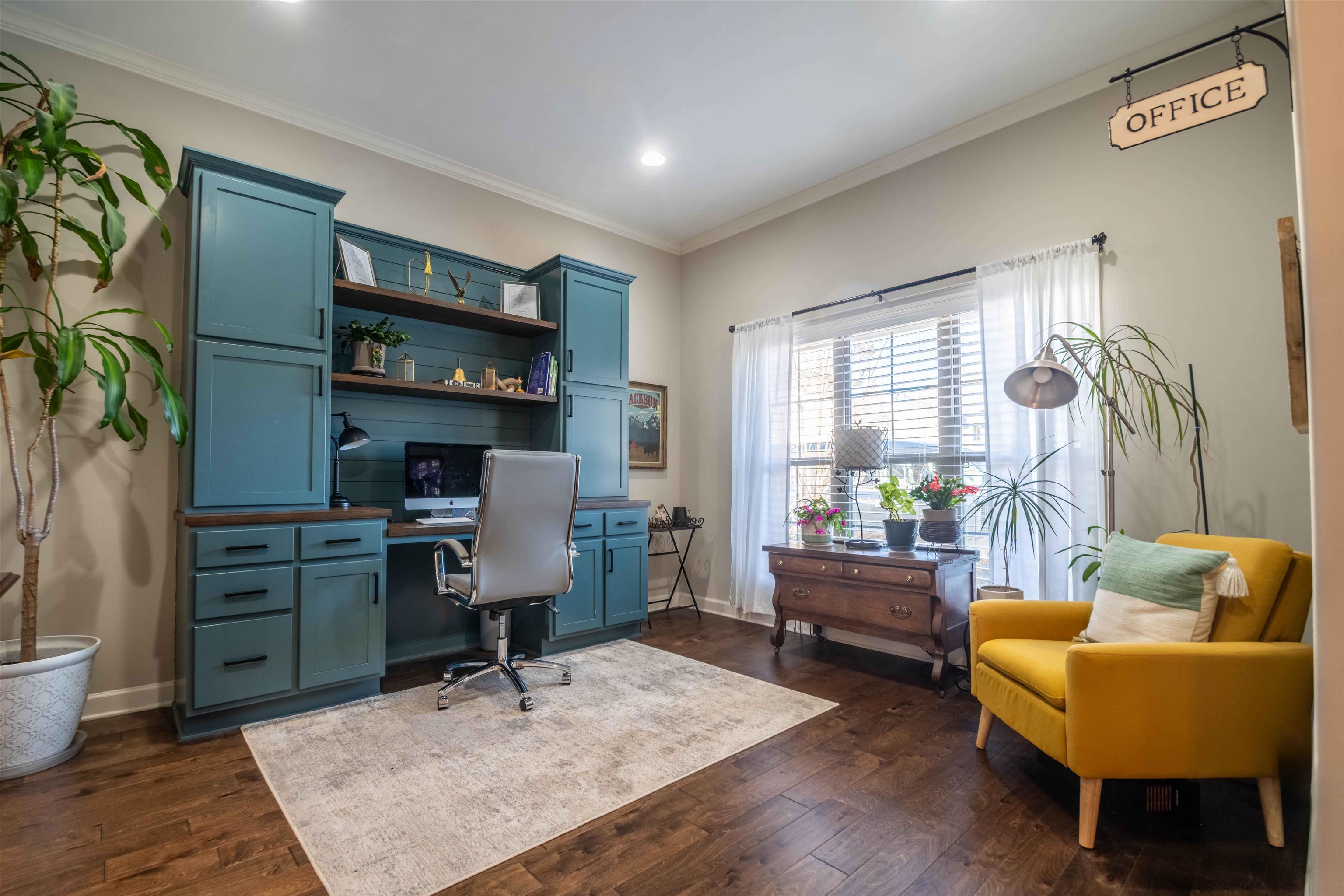 5565 HAYES CREST CIR W