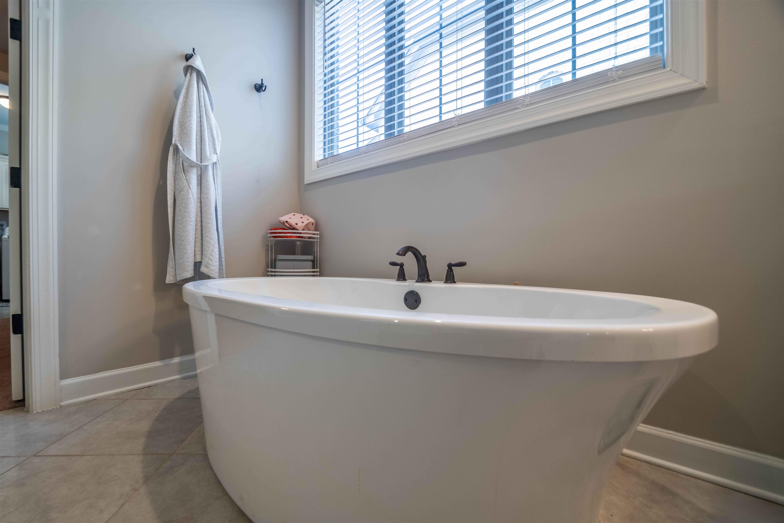 5565 HAYES CREST CIR W