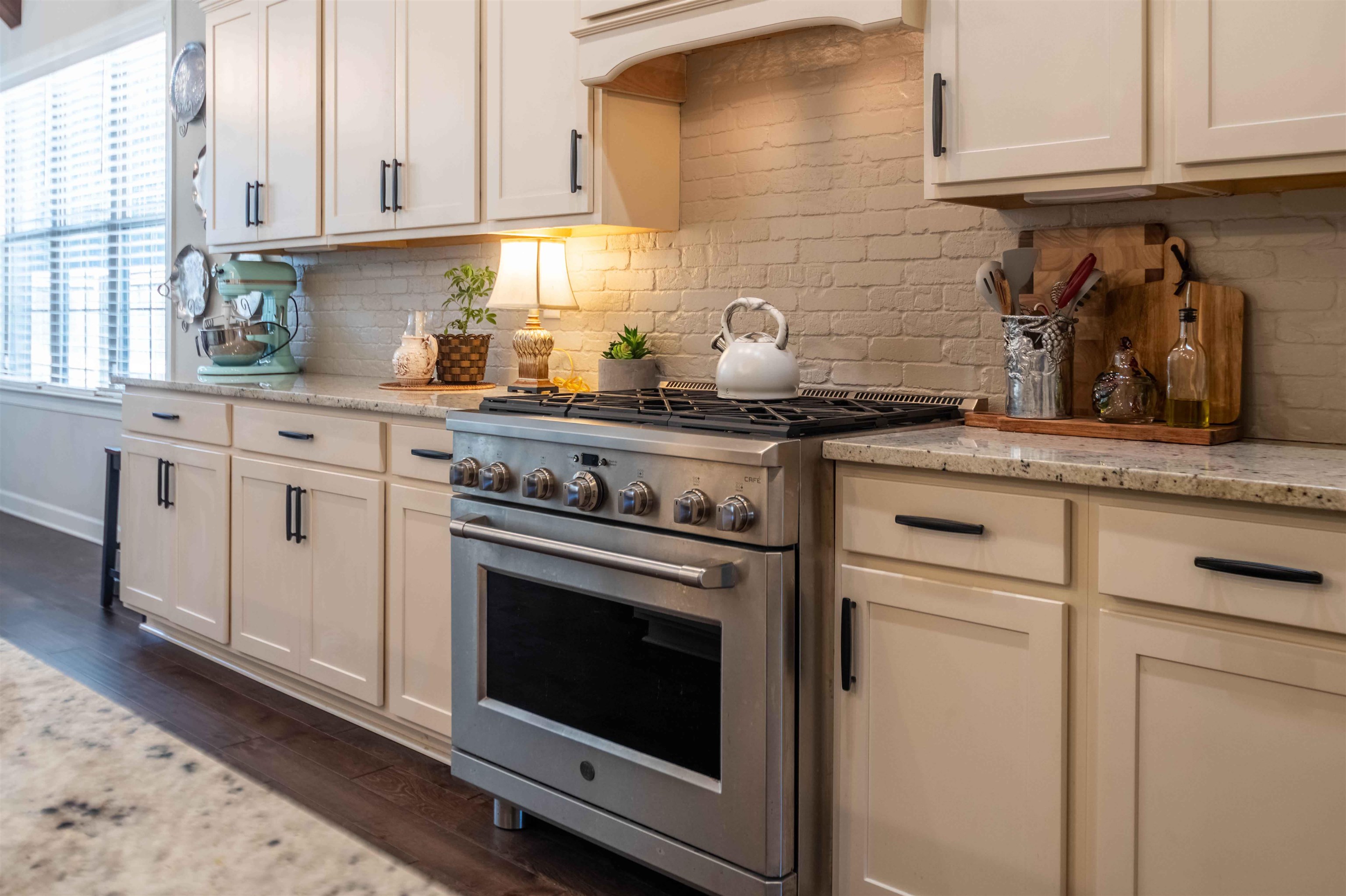 5565 HAYES CREST CIR W