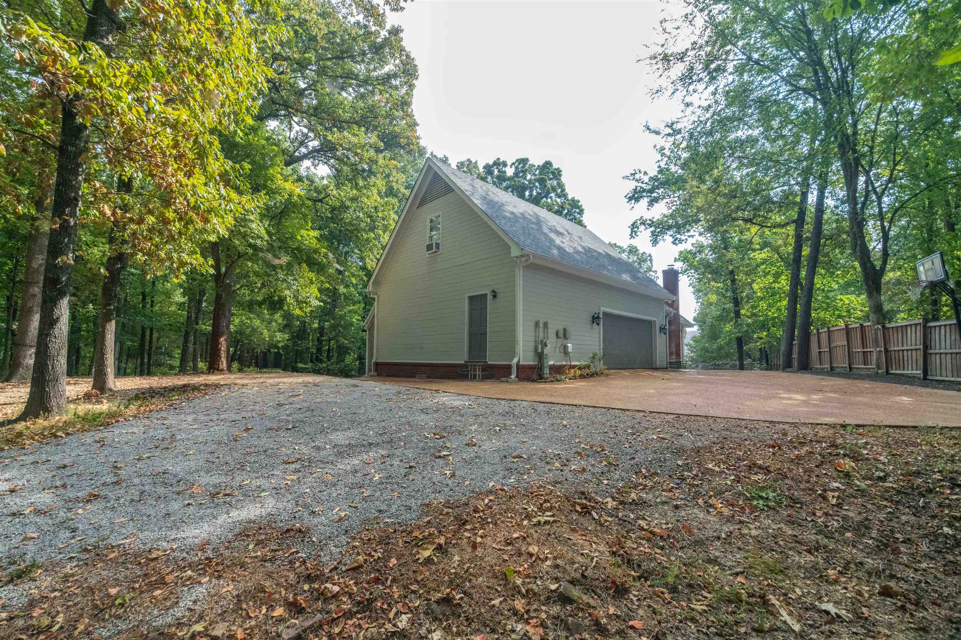 7816 WOOD GLEN CV