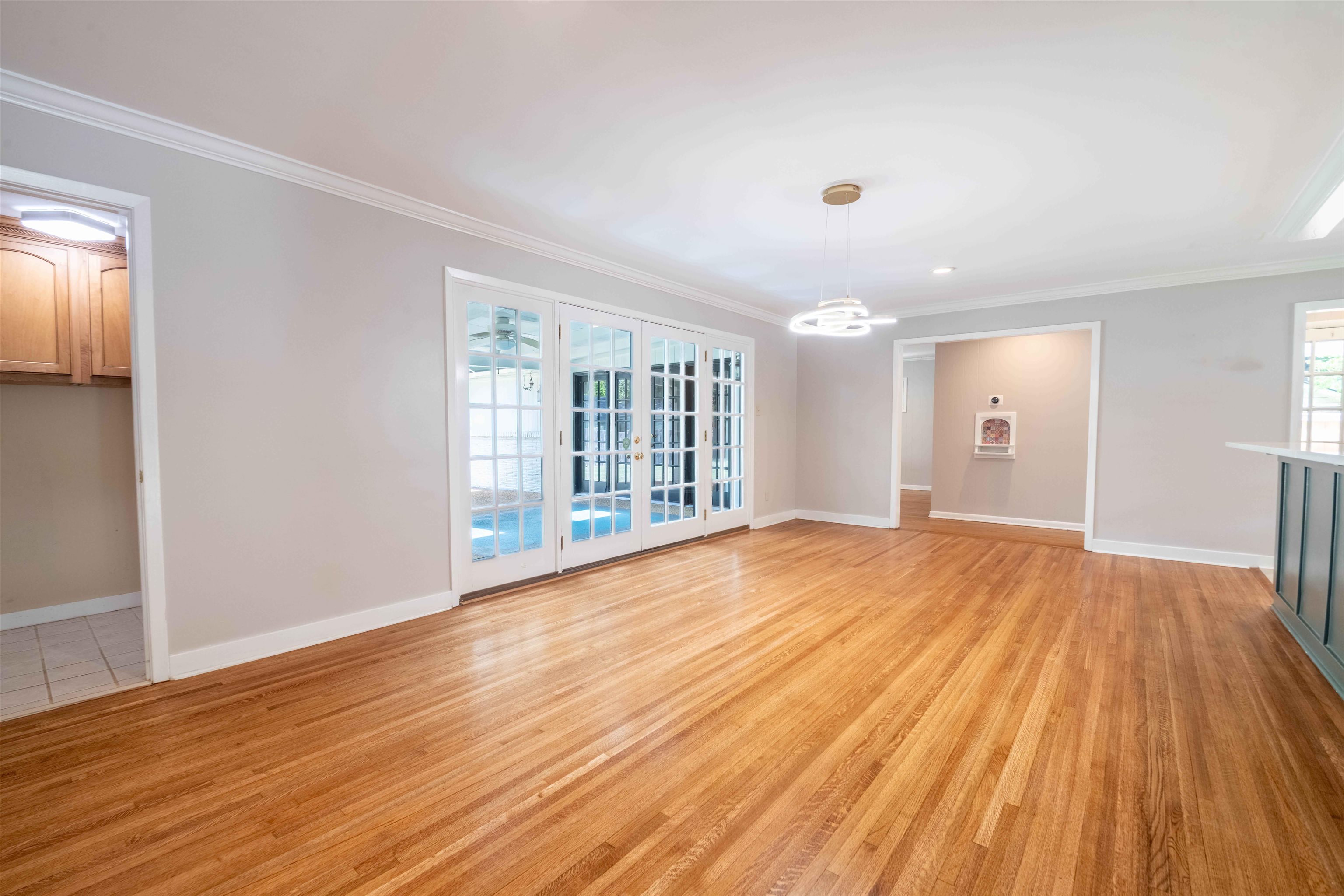 4288 CHARLESWOOD AVE