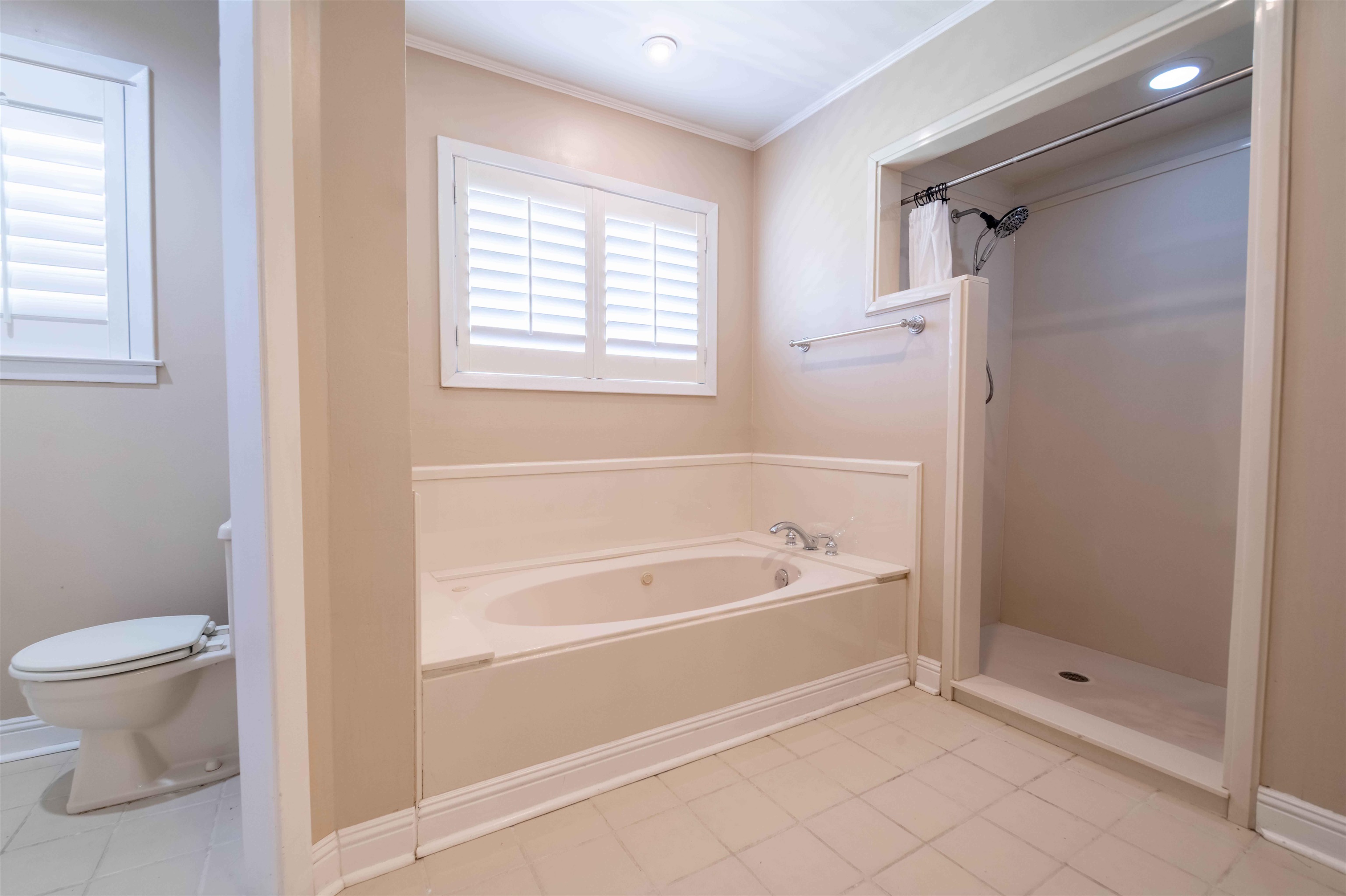 4288 CHARLESWOOD AVE
