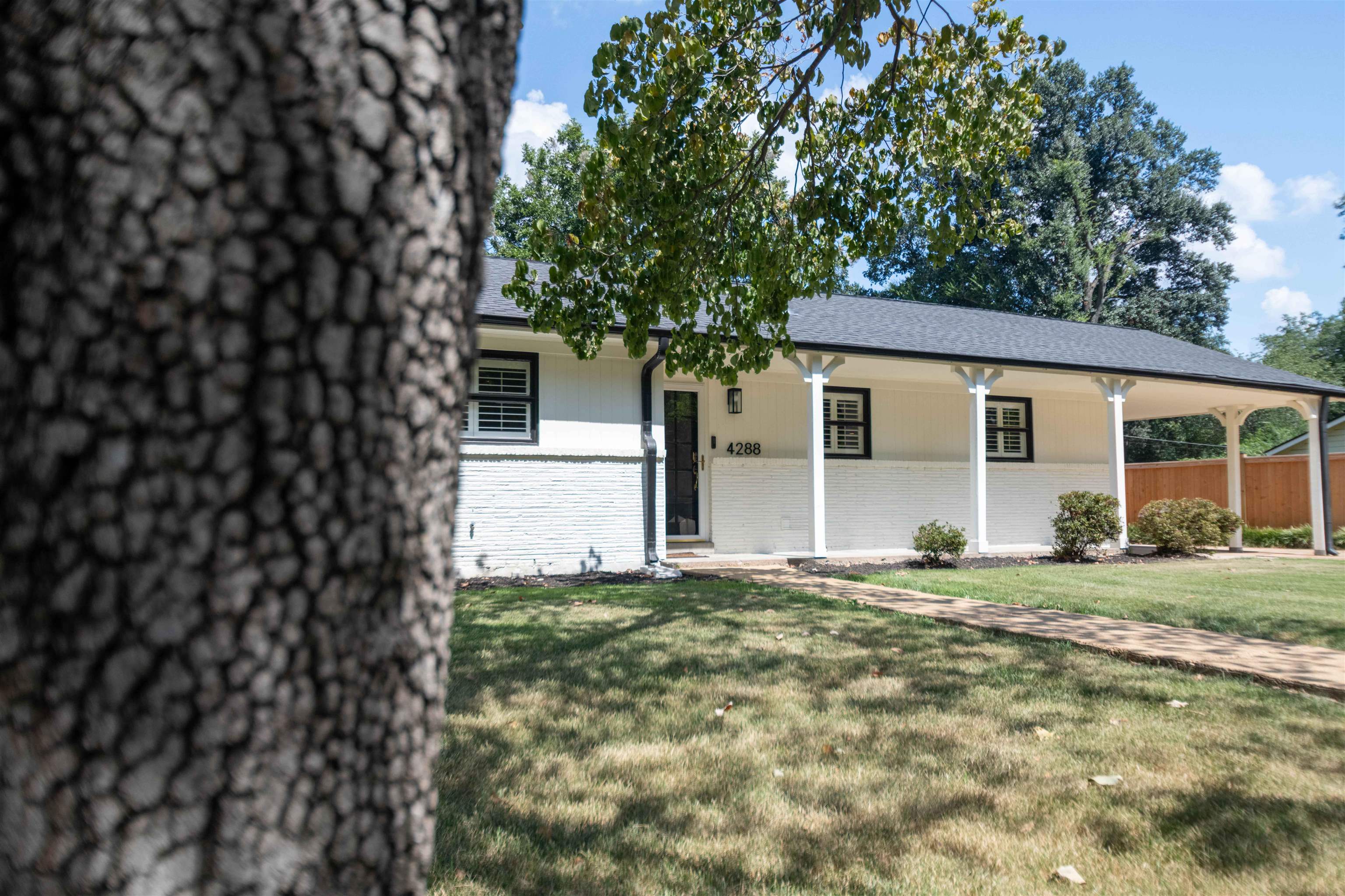 4288 CHARLESWOOD AVE