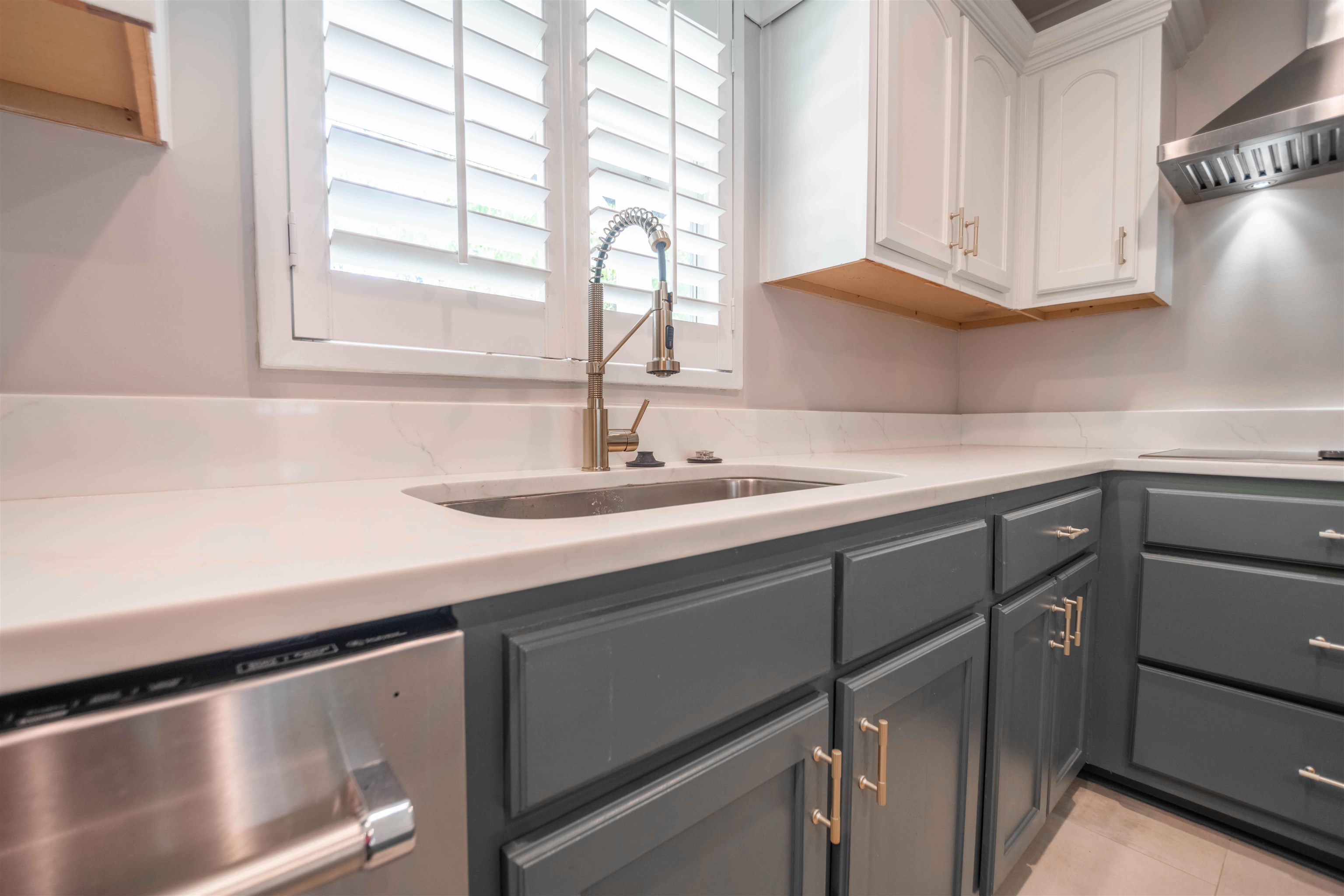 4288 CHARLESWOOD AVE