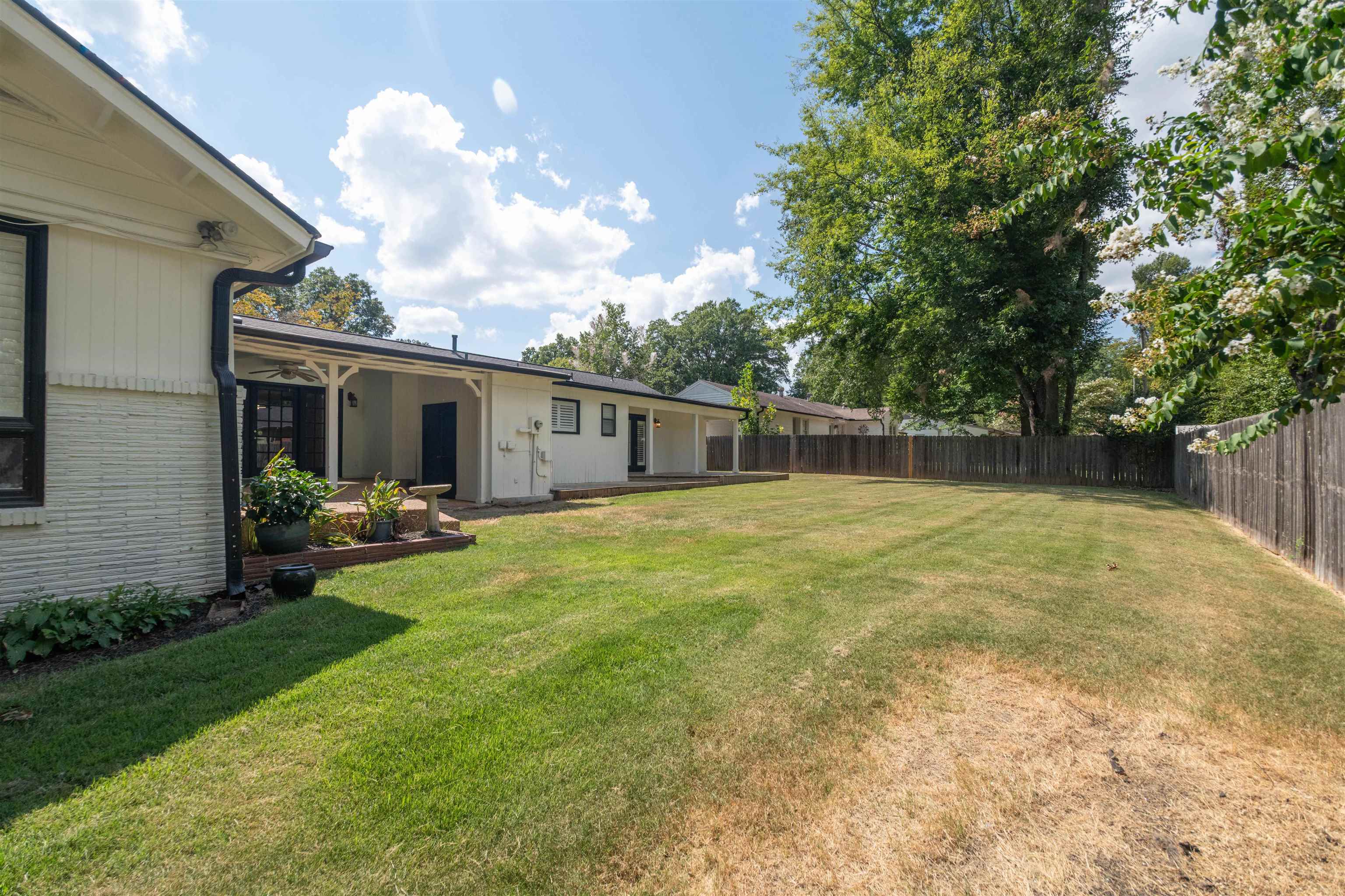 4288 CHARLESWOOD AVE