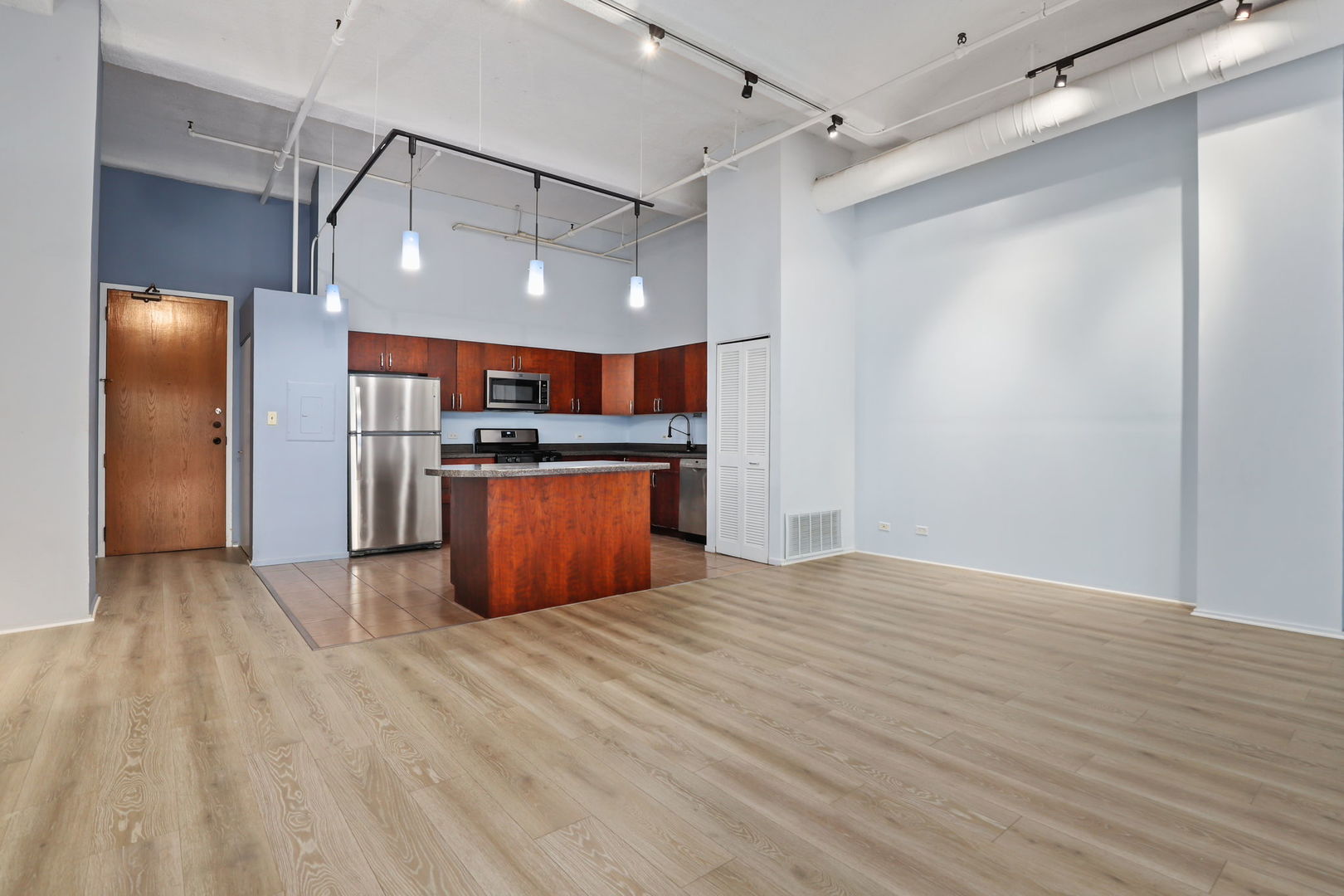 633 S Plymouth Court Unit: 202