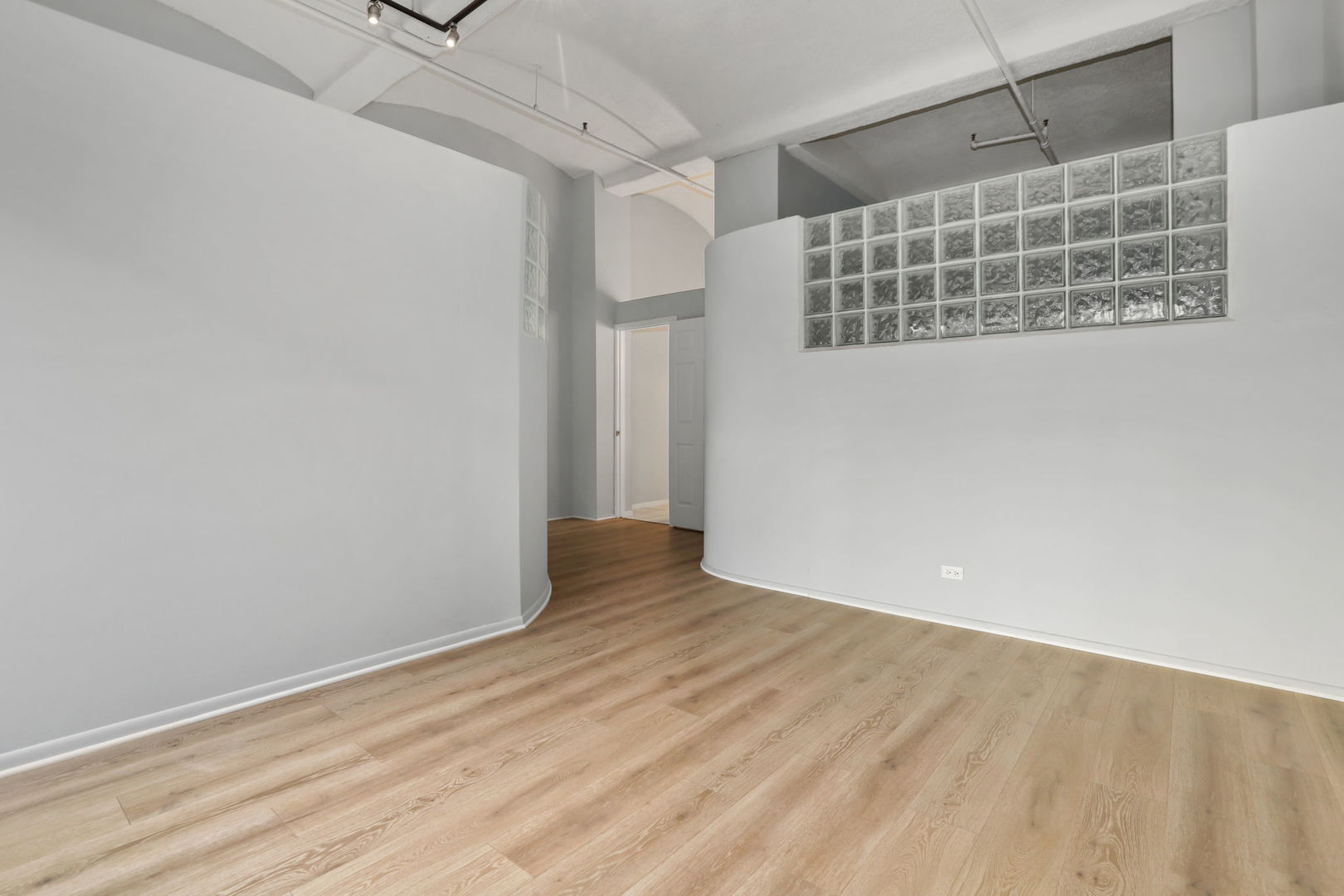 633 S Plymouth Court Unit: 202