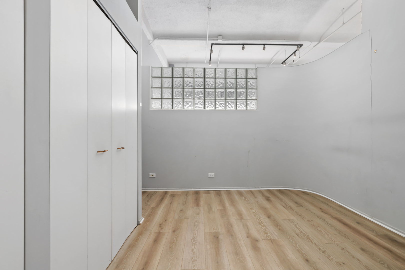 633 S Plymouth Court Unit: 202