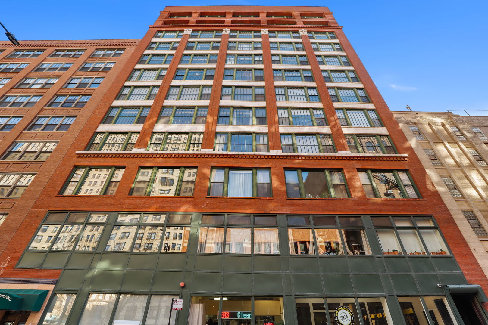633 S Plymouth Court Unit: 202