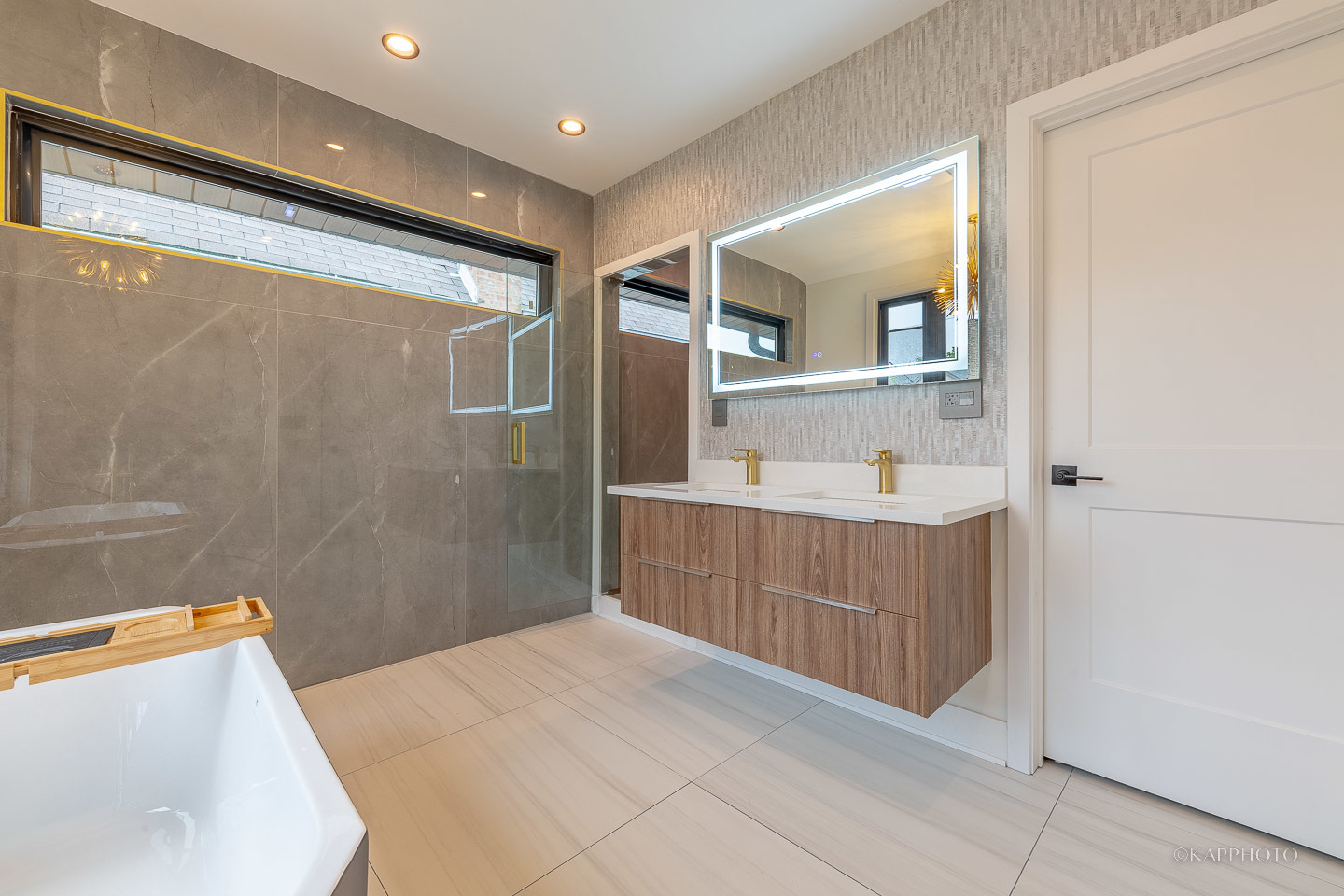 4200 N Monticello Avenue