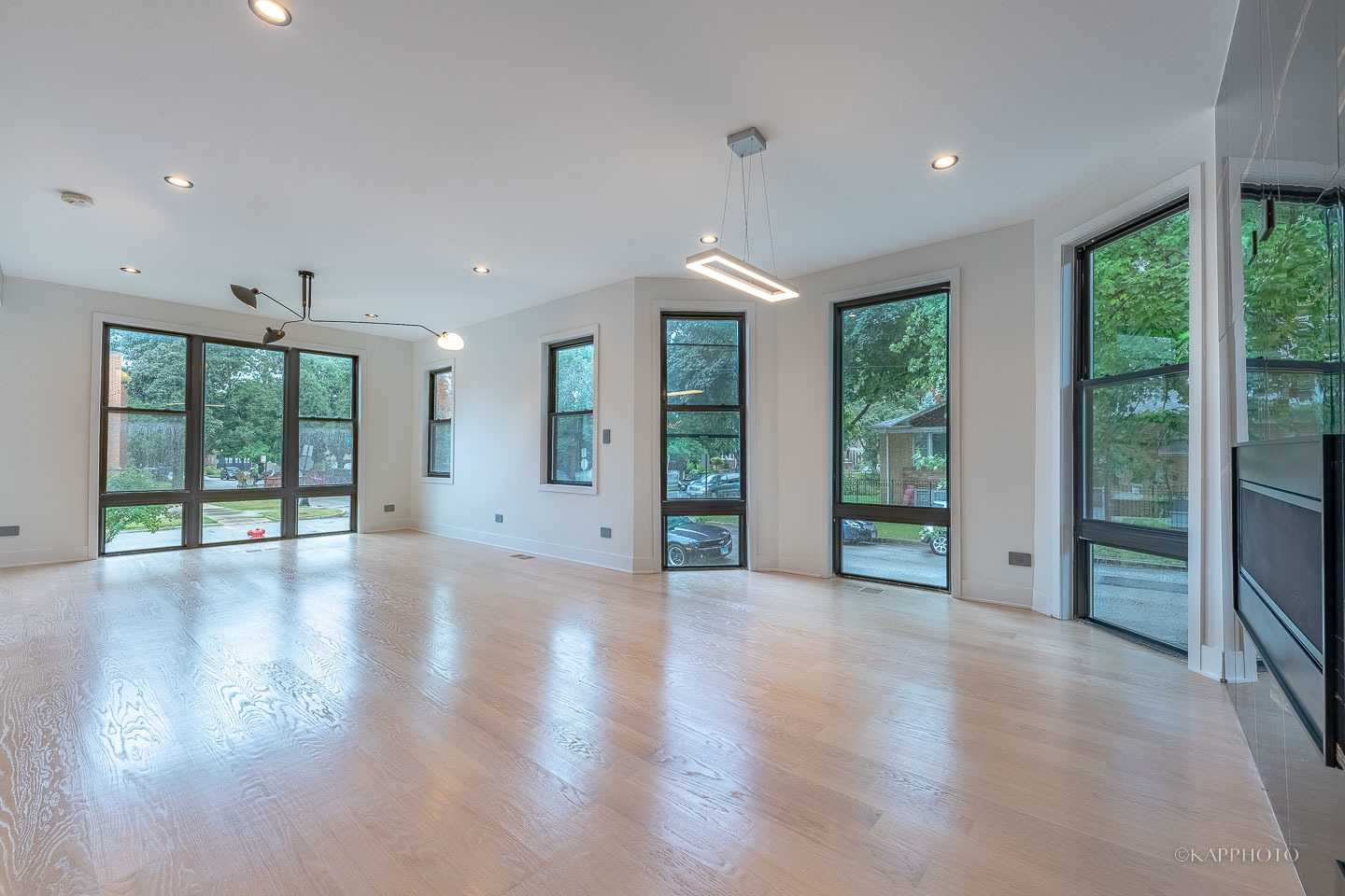 4200 N Monticello Avenue